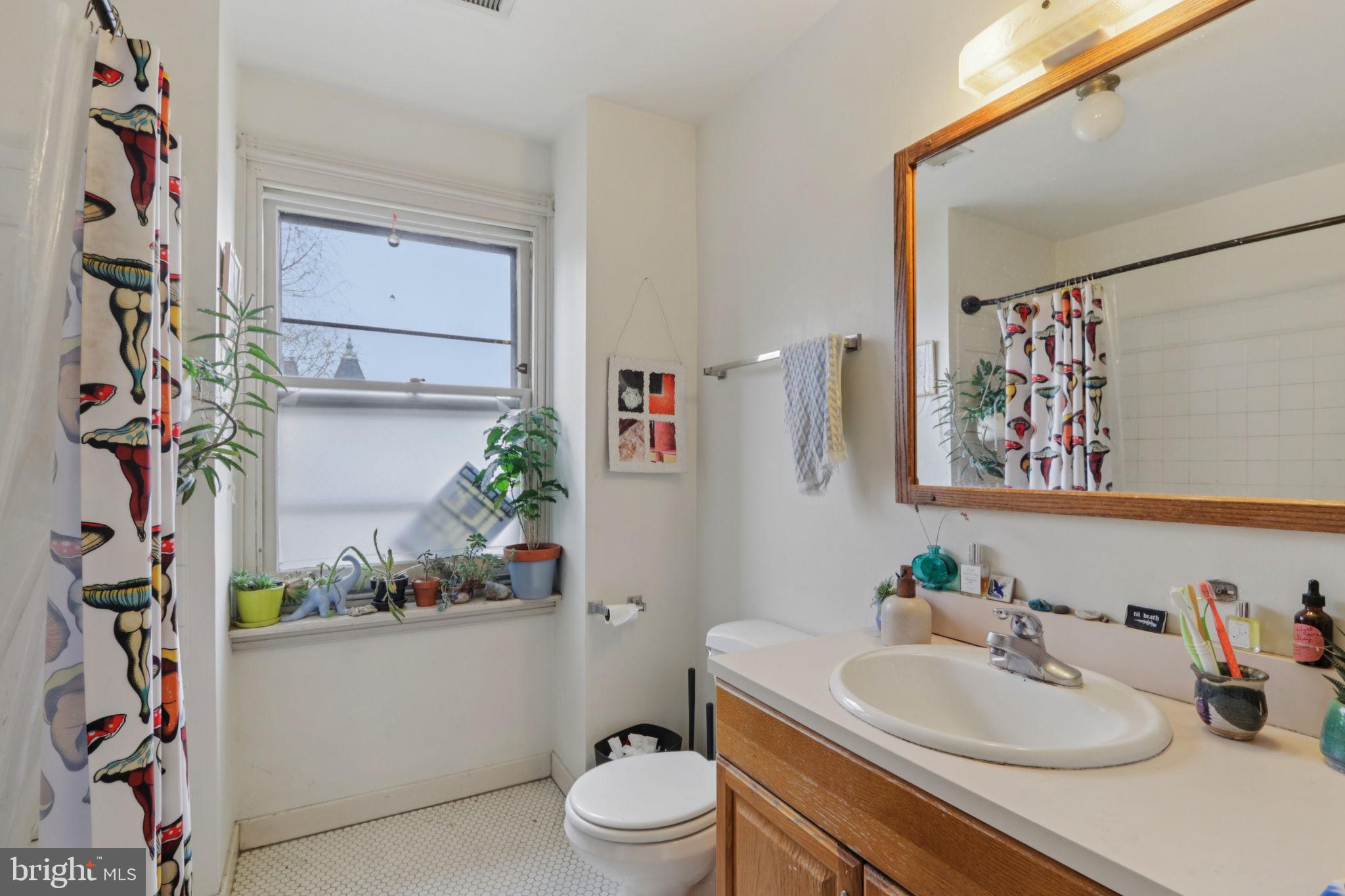 UNIVERSITY CITY - Commercial Sale