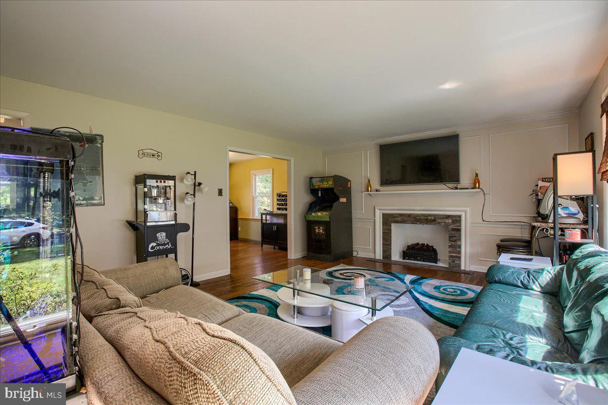 COUNTRY CLUB HILLS - Residential