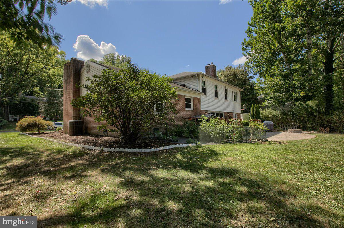 COUNTRY CLUB HILLS - Residential