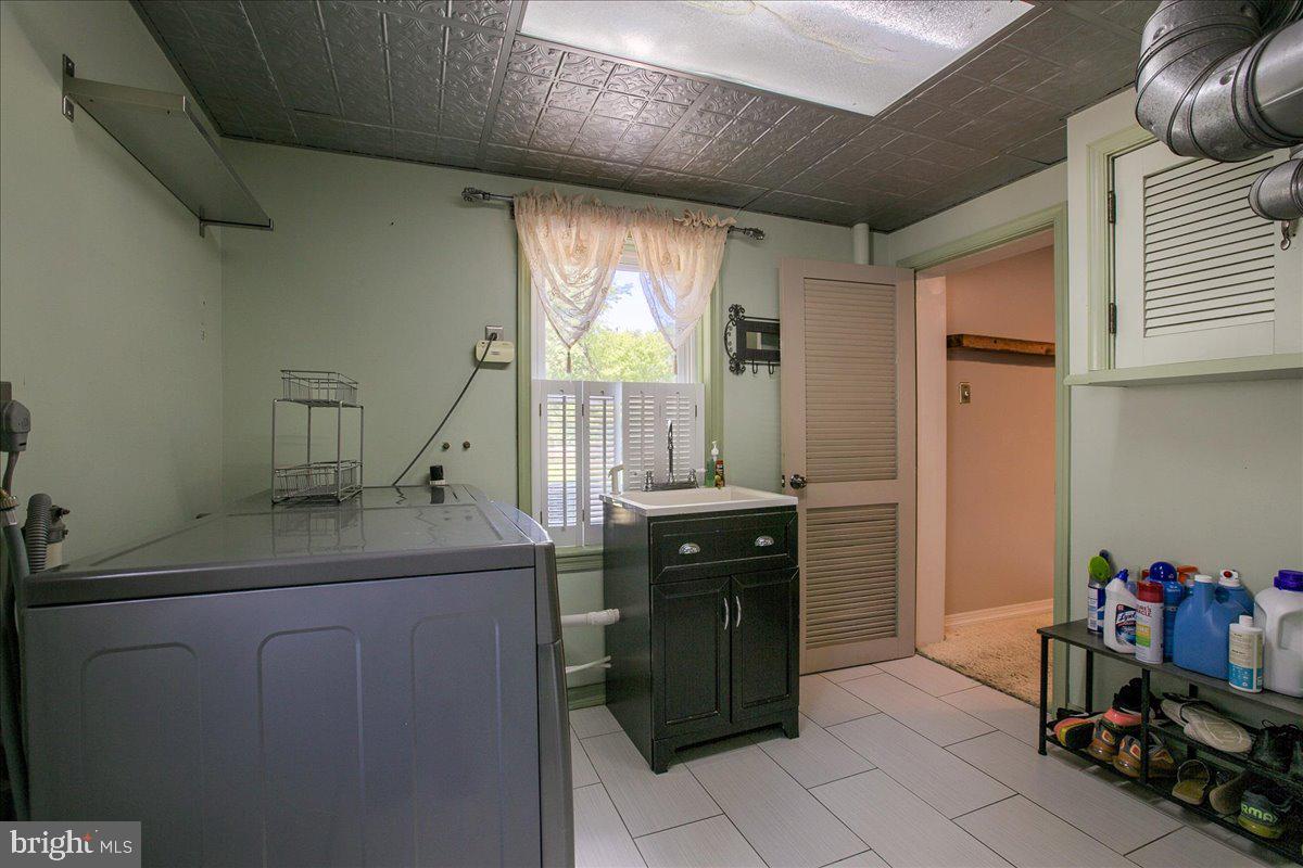 COUNTRY CLUB HILLS - Residential