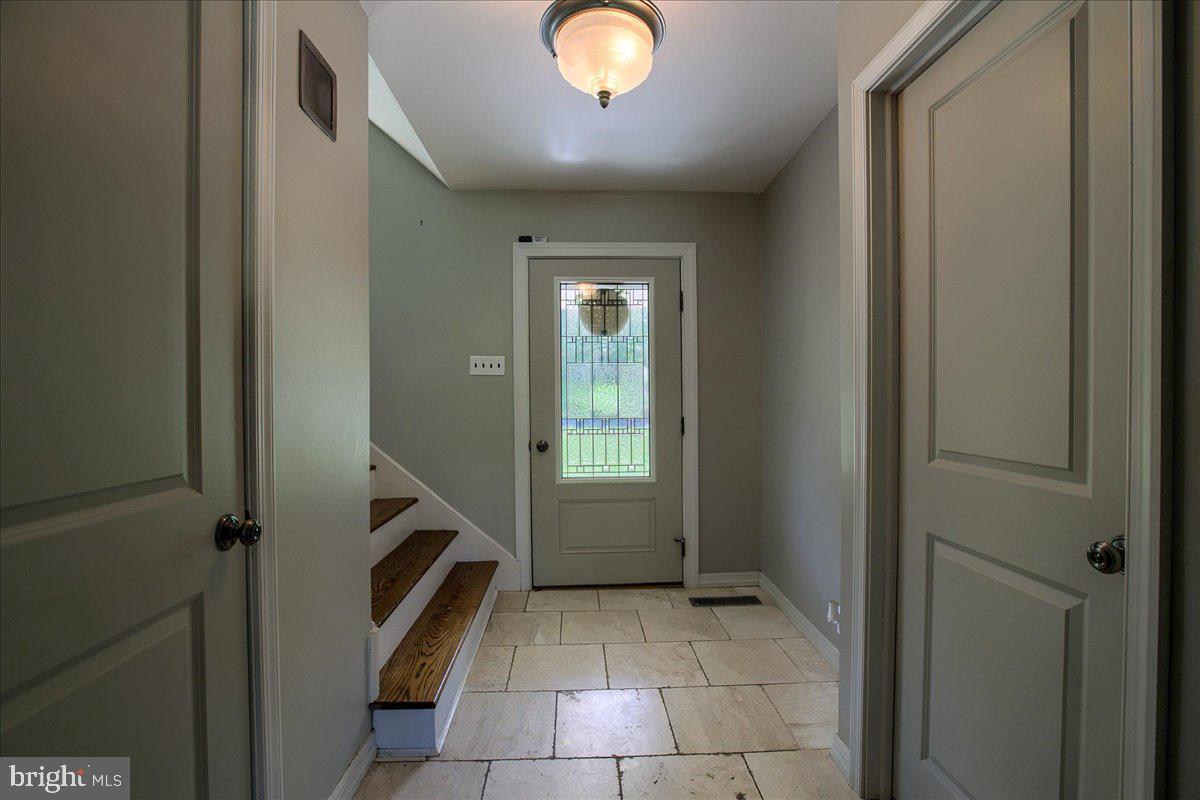 COUNTRY CLUB HILLS - Residential