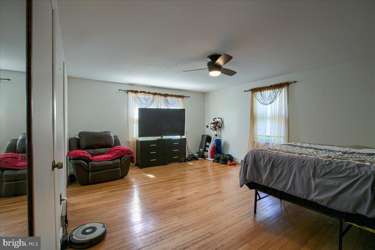 COUNTRY CLUB HILLS - Residential