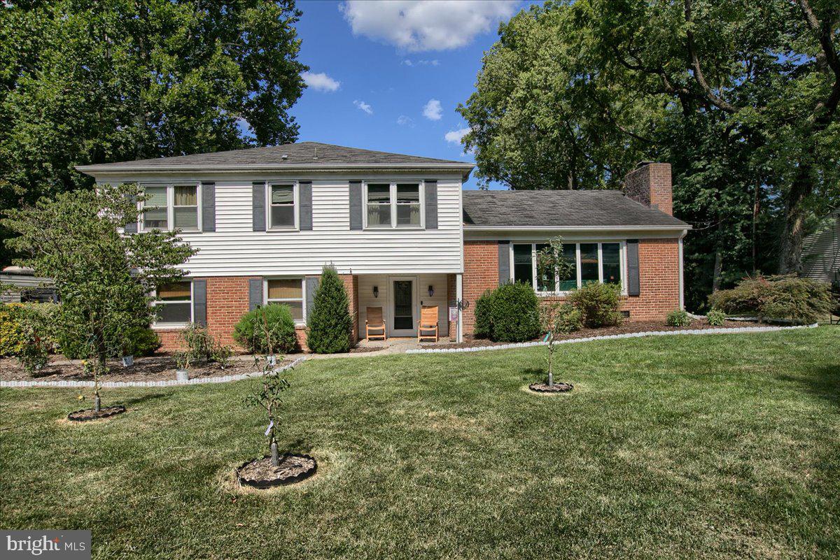 COUNTRY CLUB HILLS - Residential
