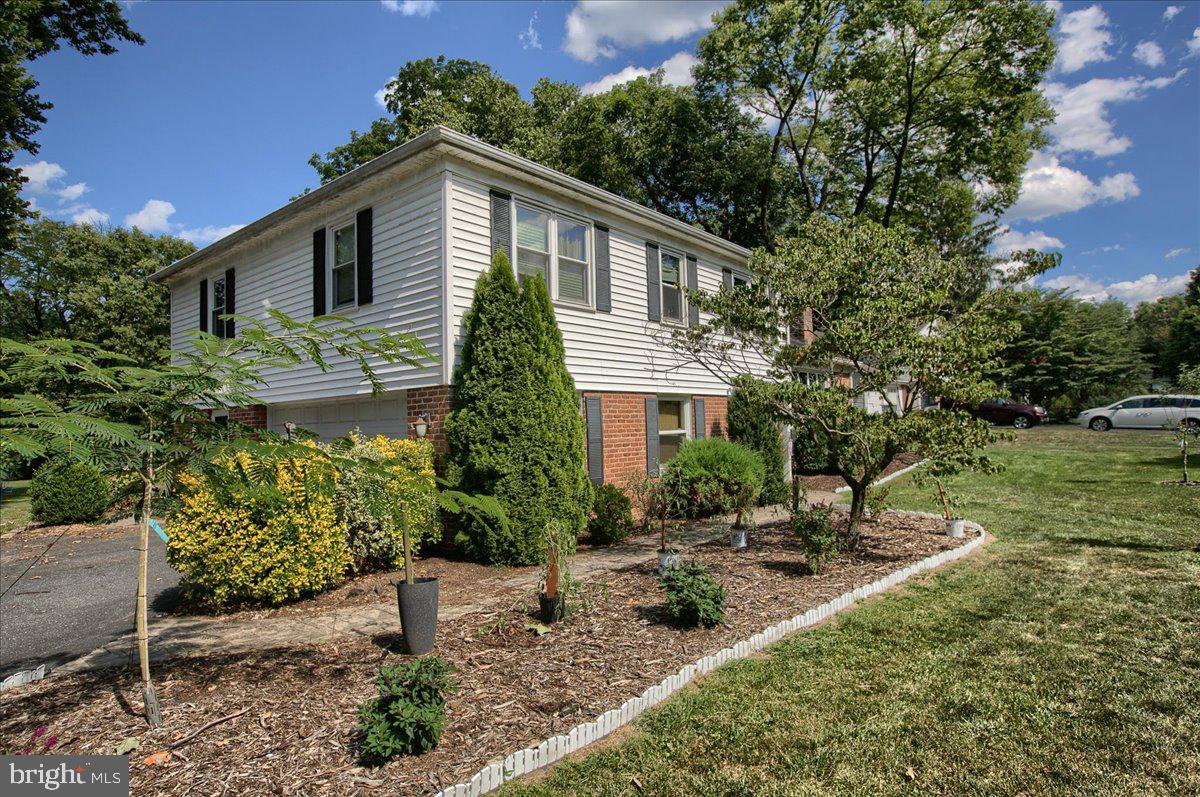 COUNTRY CLUB HILLS - Residential