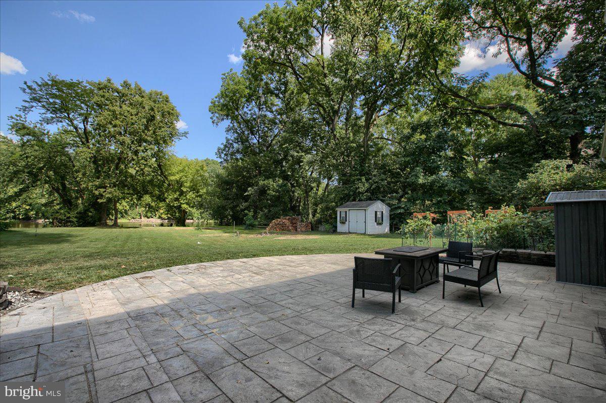 COUNTRY CLUB HILLS - Residential