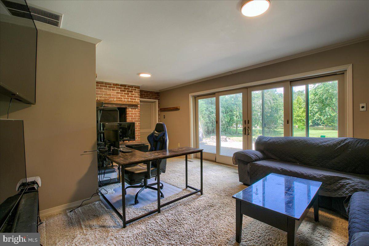 COUNTRY CLUB HILLS - Residential