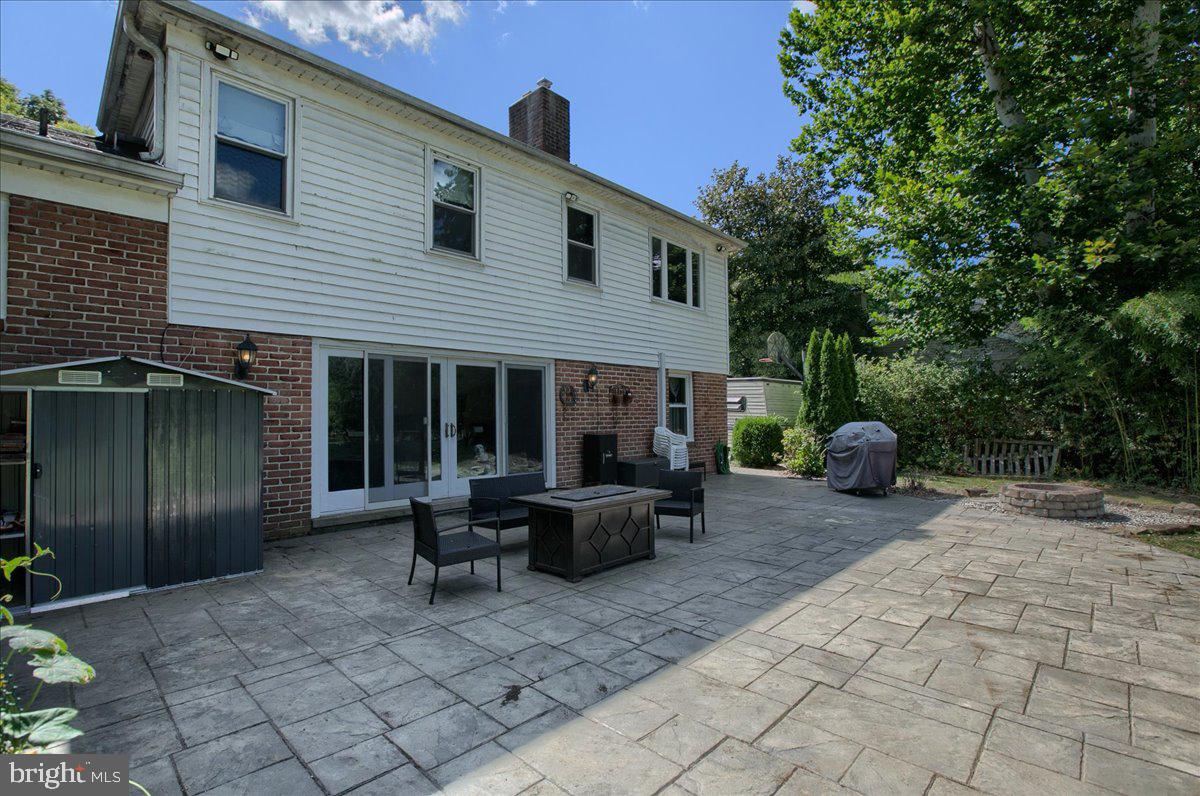 COUNTRY CLUB HILLS - Residential