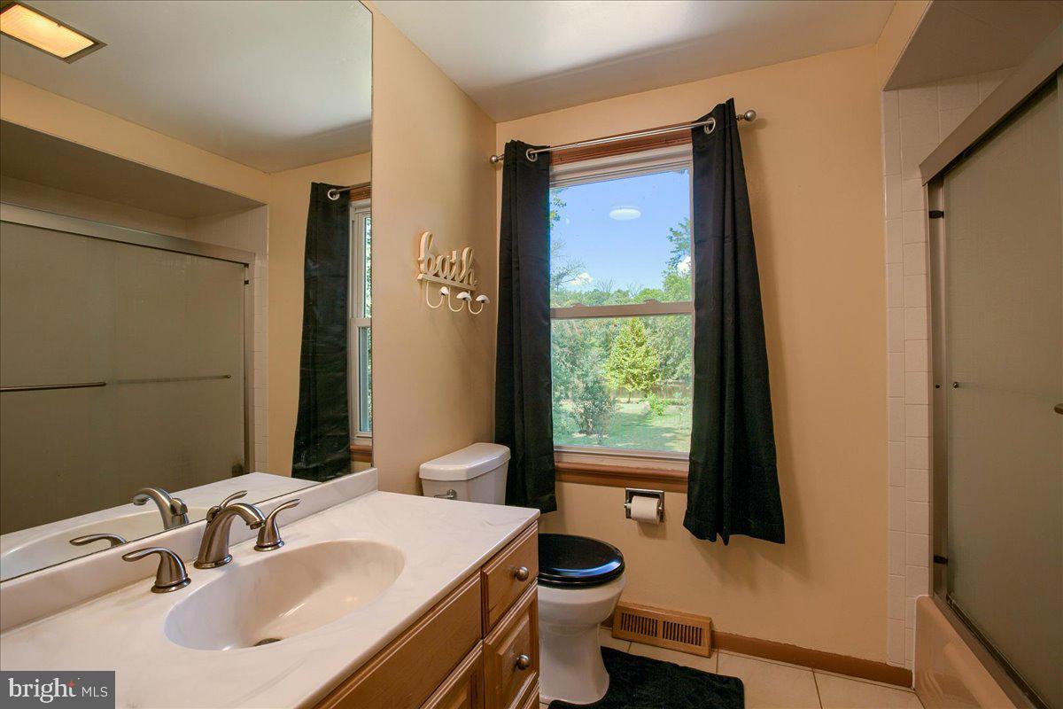 COUNTRY CLUB HILLS - Residential