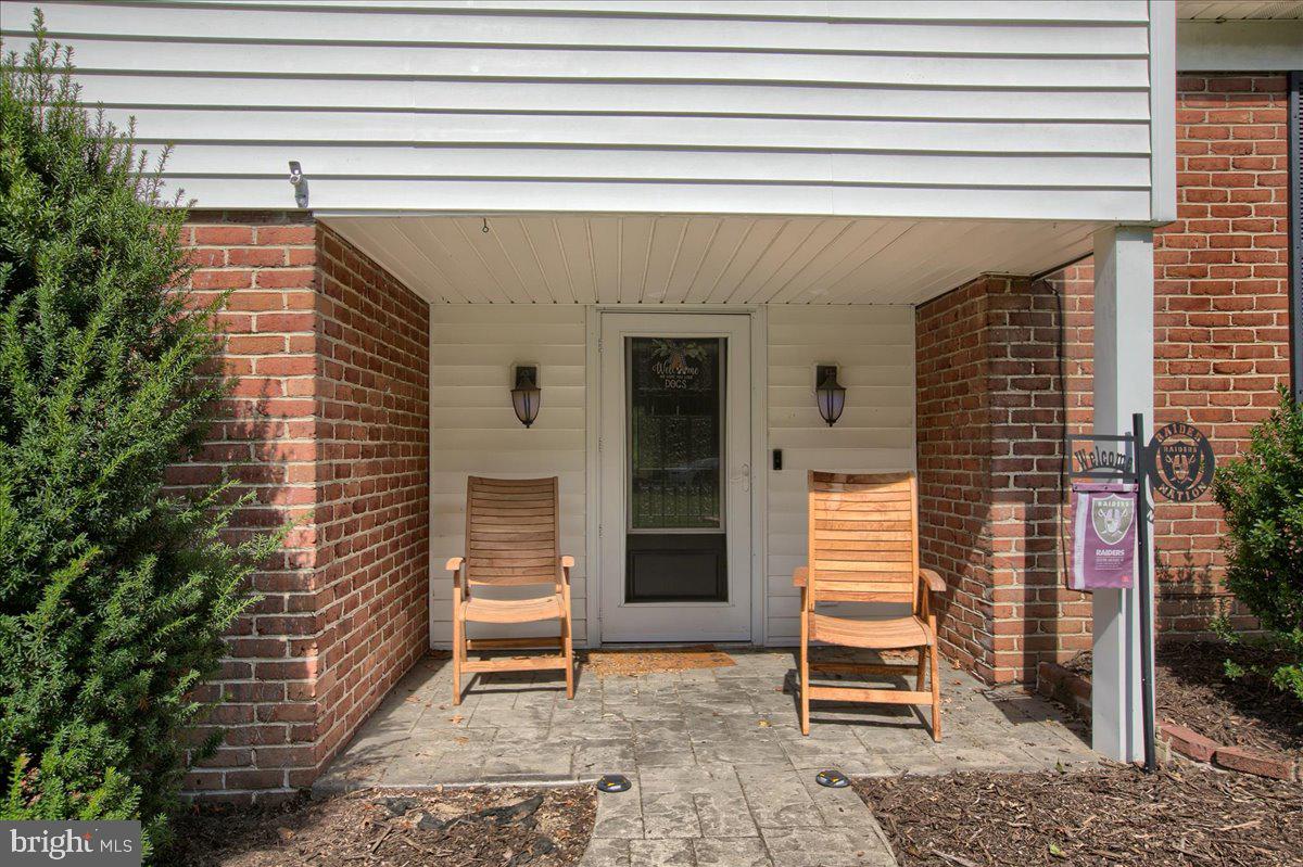 COUNTRY CLUB HILLS - Residential