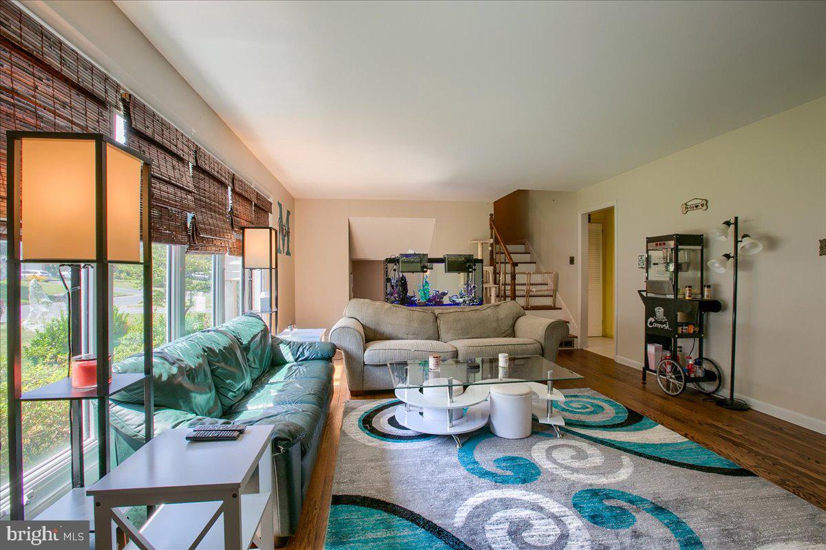 COUNTRY CLUB HILLS - Residential