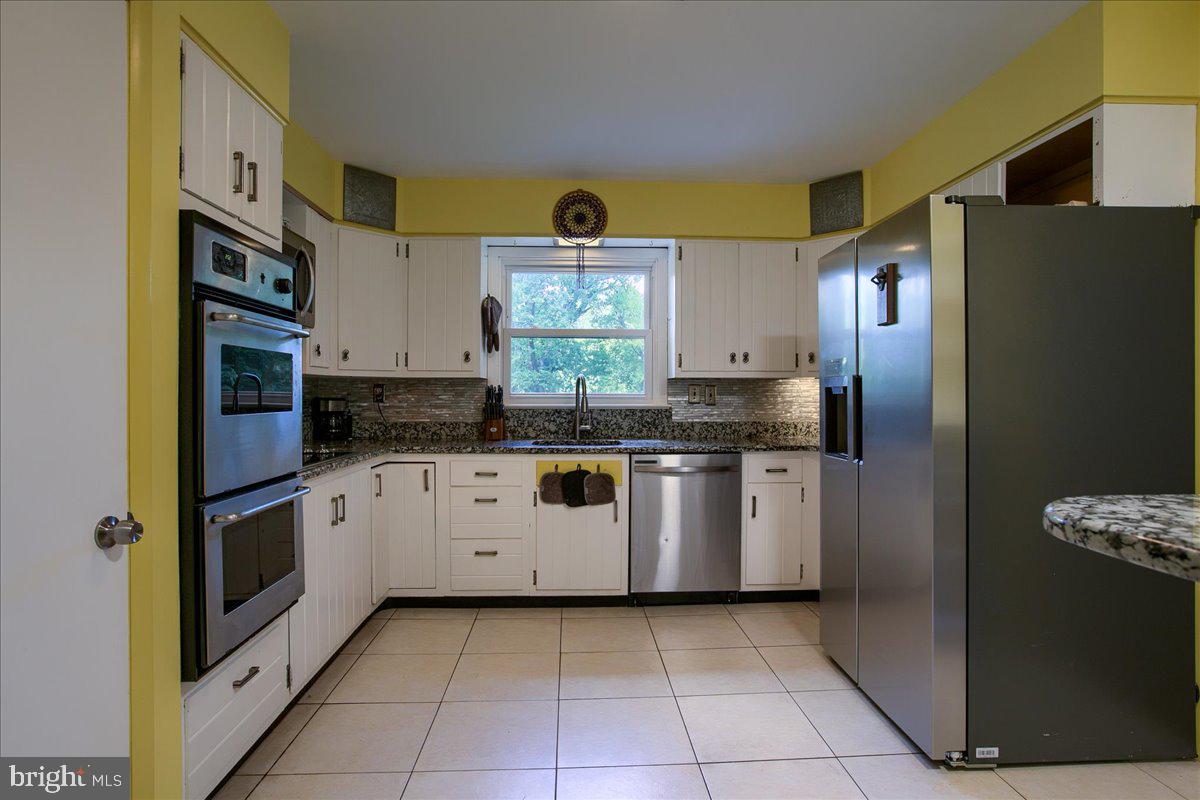 COUNTRY CLUB HILLS - Residential