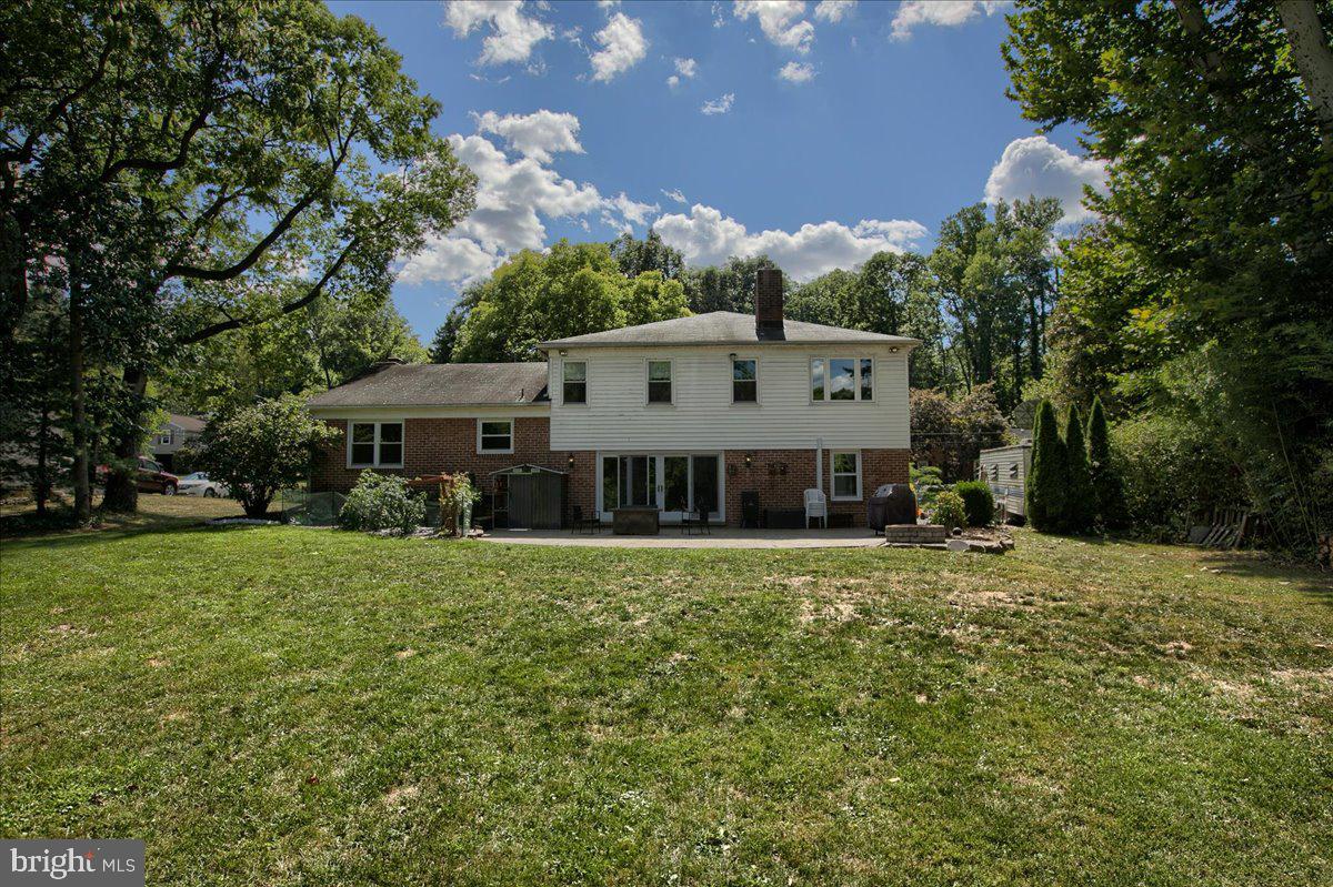 COUNTRY CLUB HILLS - Residential