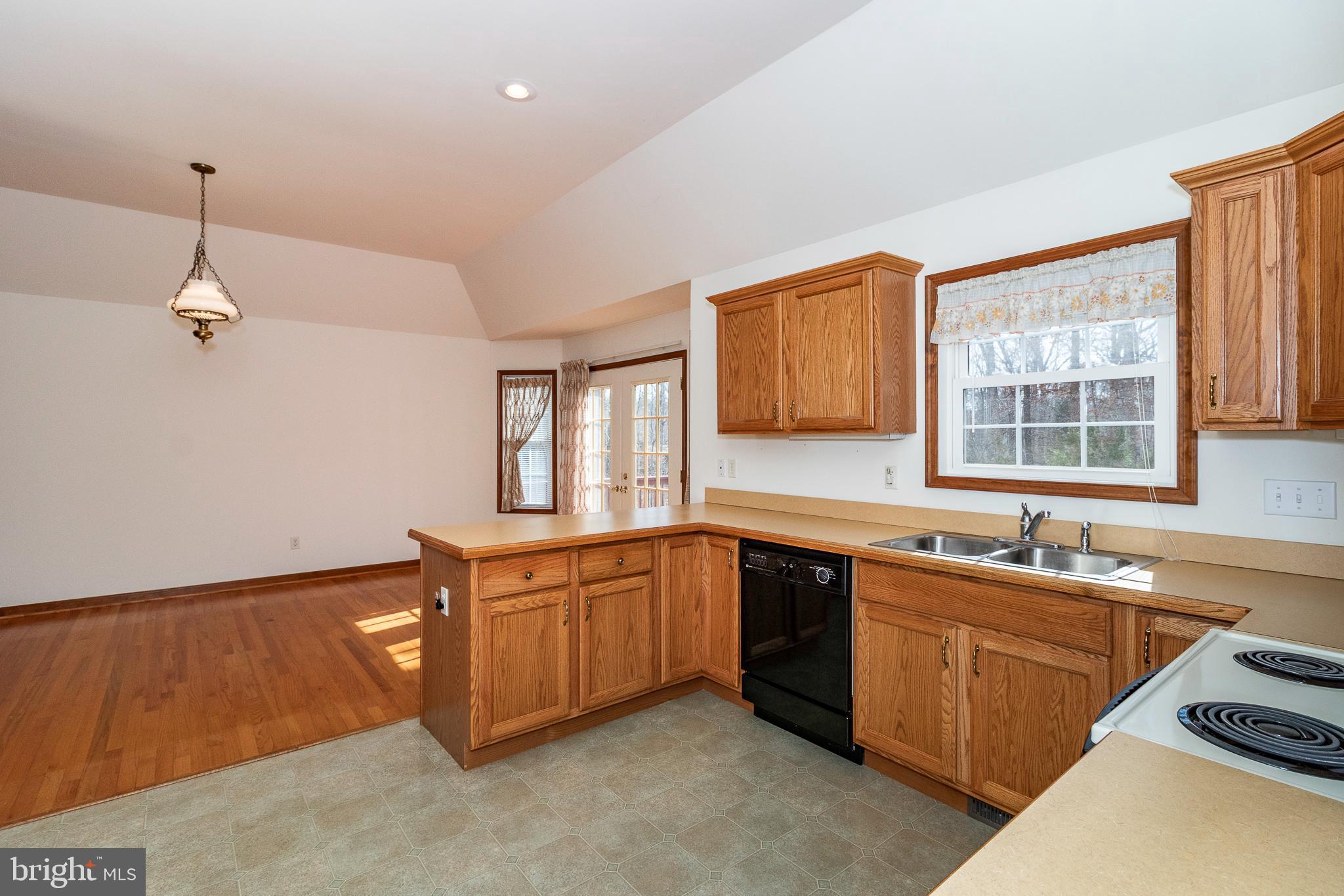 LAKE MONTICELLO - Residential