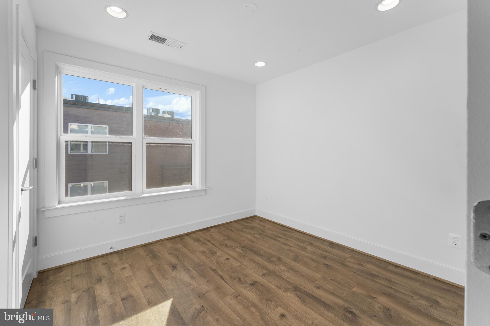 TOWER OAKS - Residential
