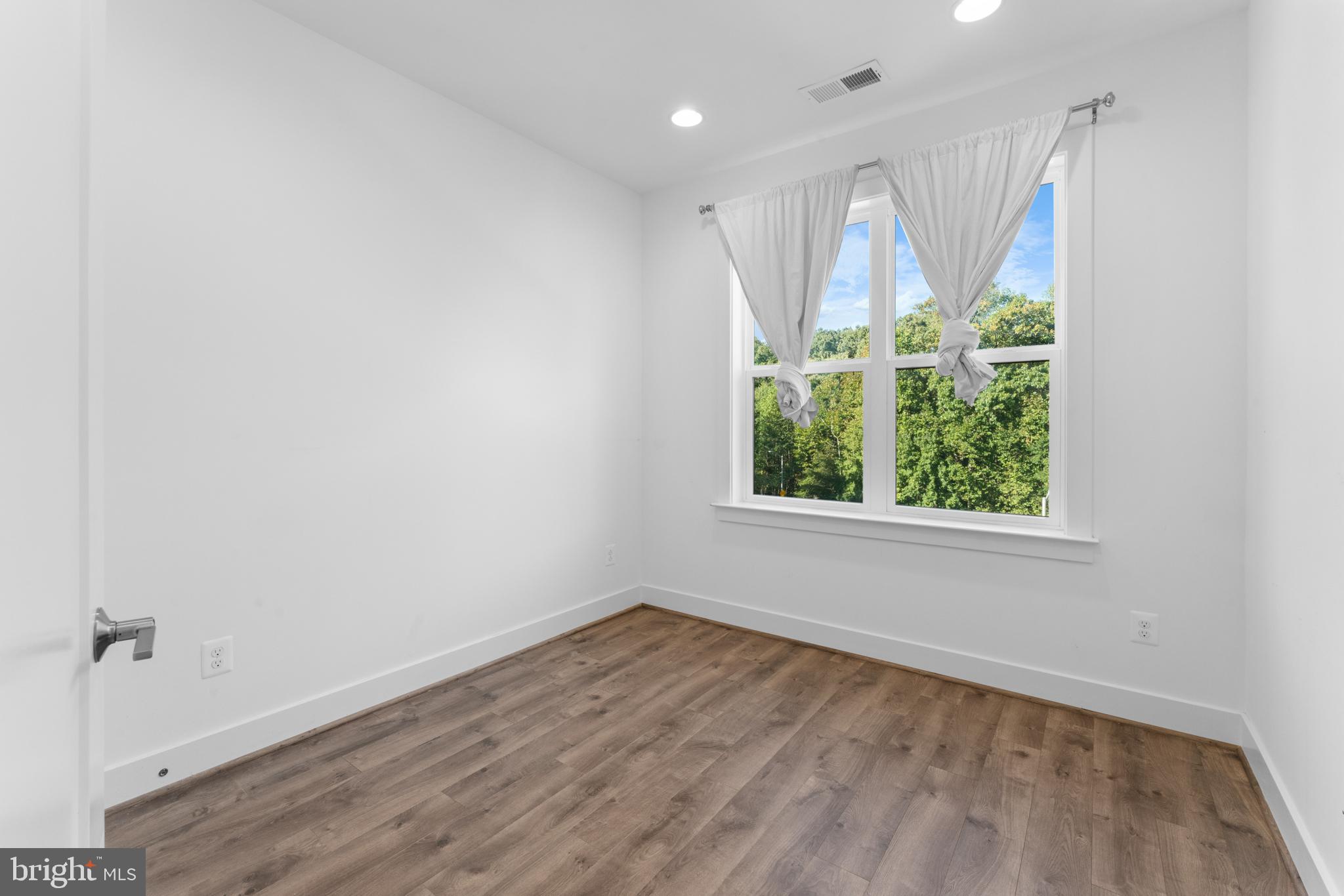 TOWER OAKS - Residential