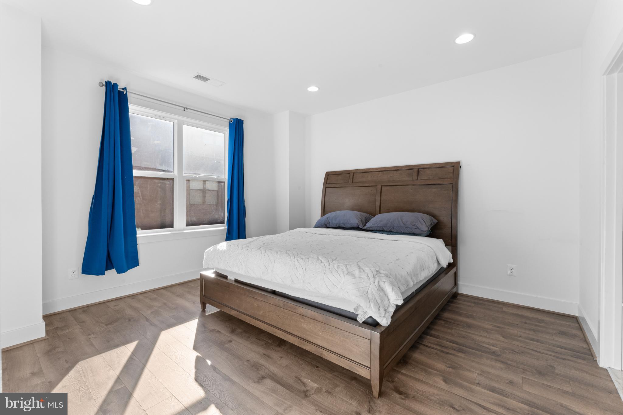 TOWER OAKS - Residential