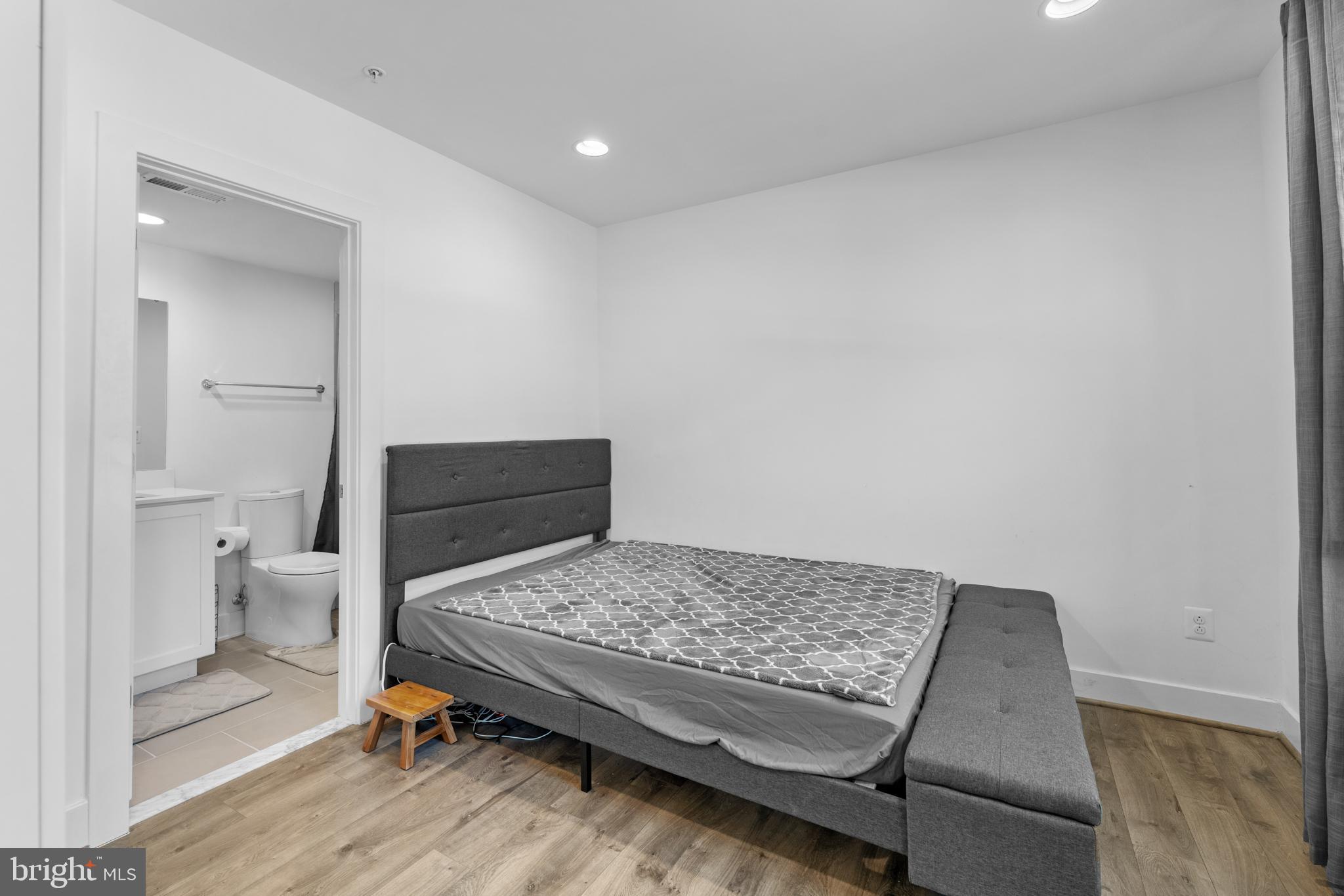 TOWER OAKS - Residential