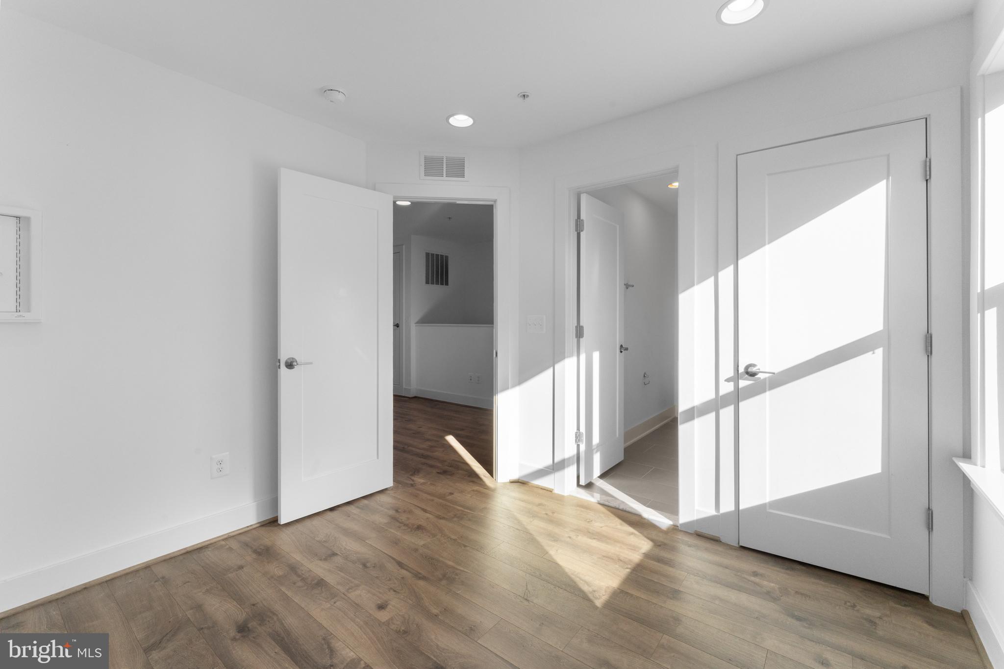 TOWER OAKS - Residential