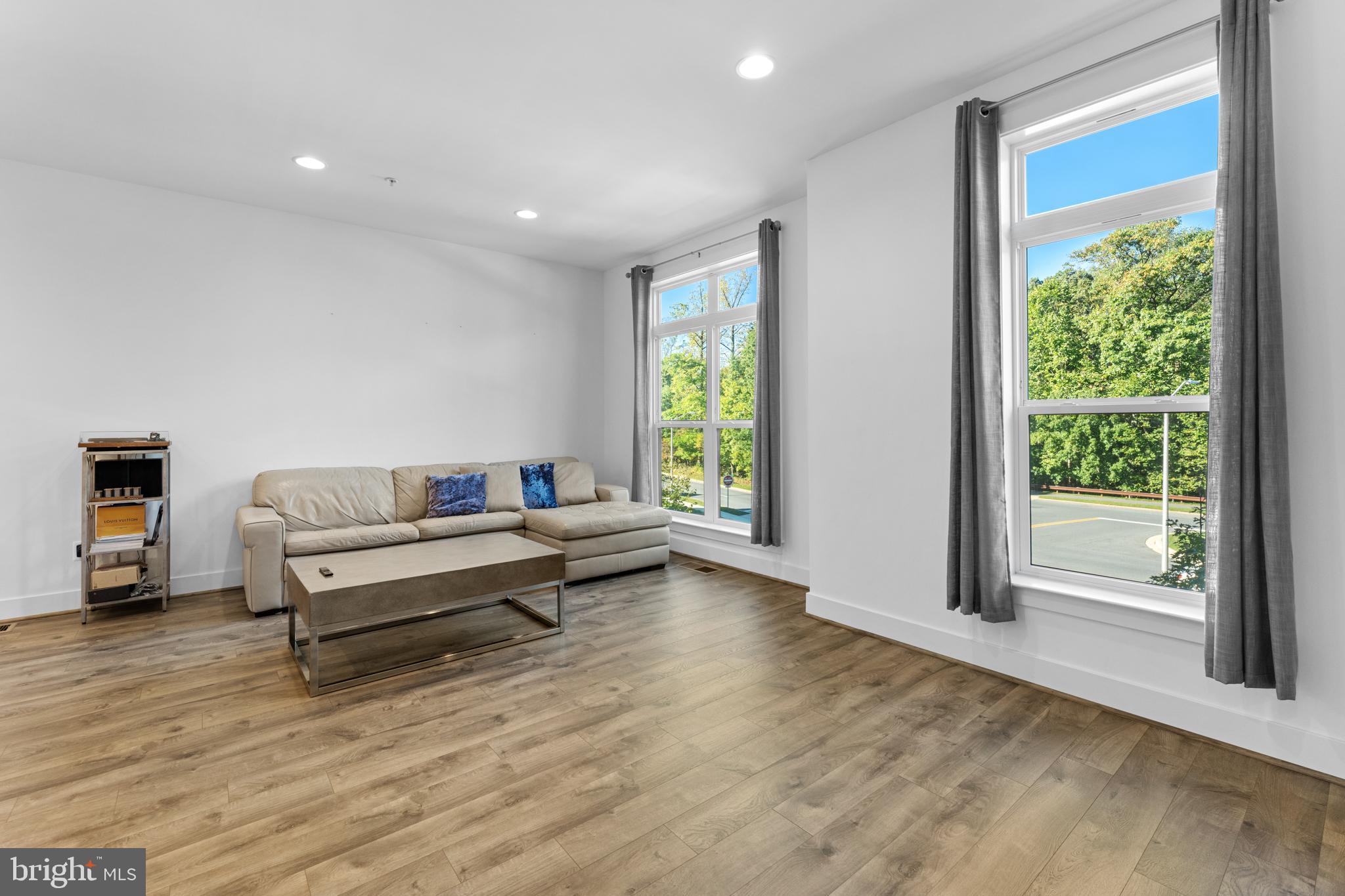 TOWER OAKS - Residential