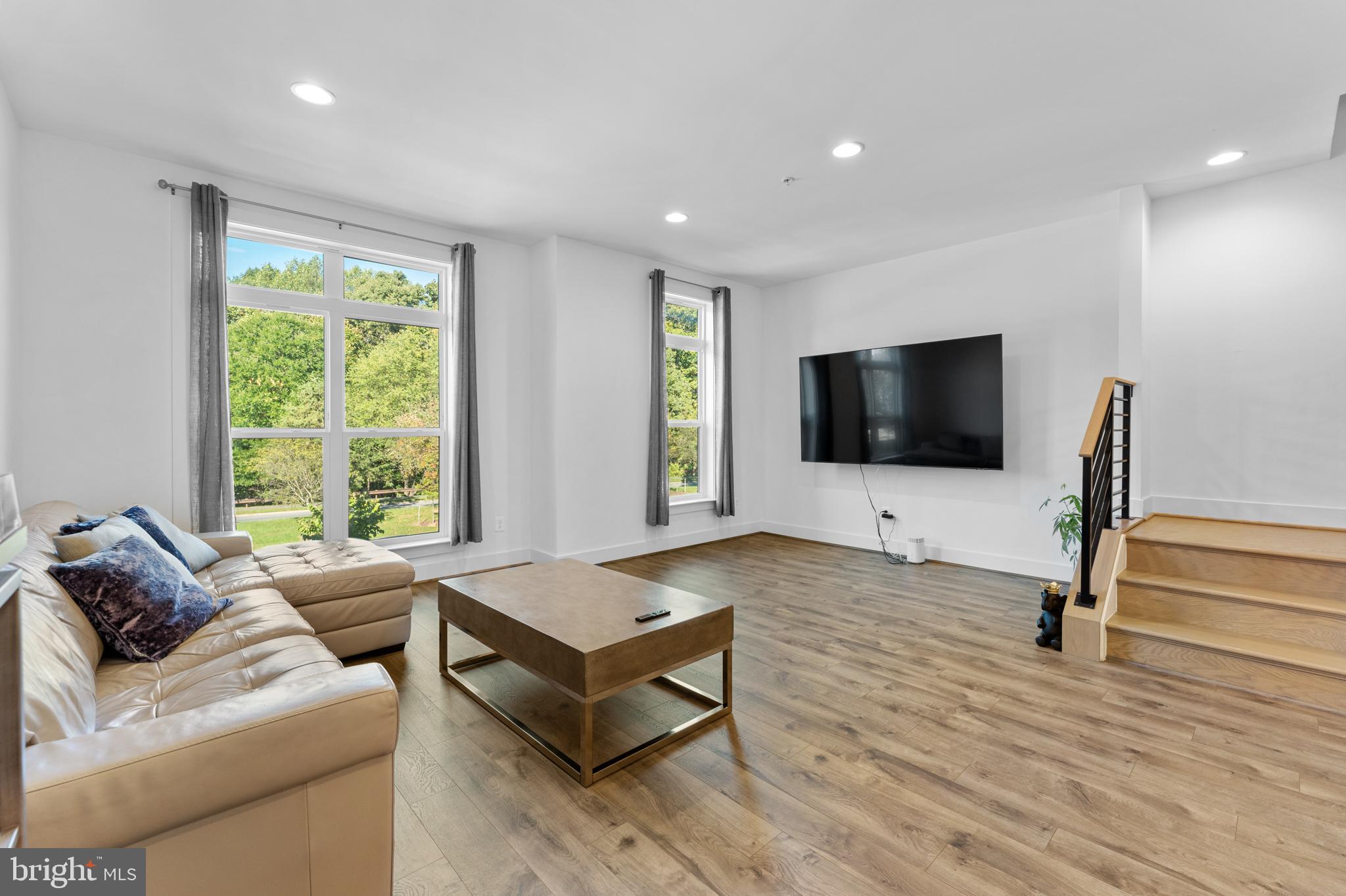 TOWER OAKS - Residential