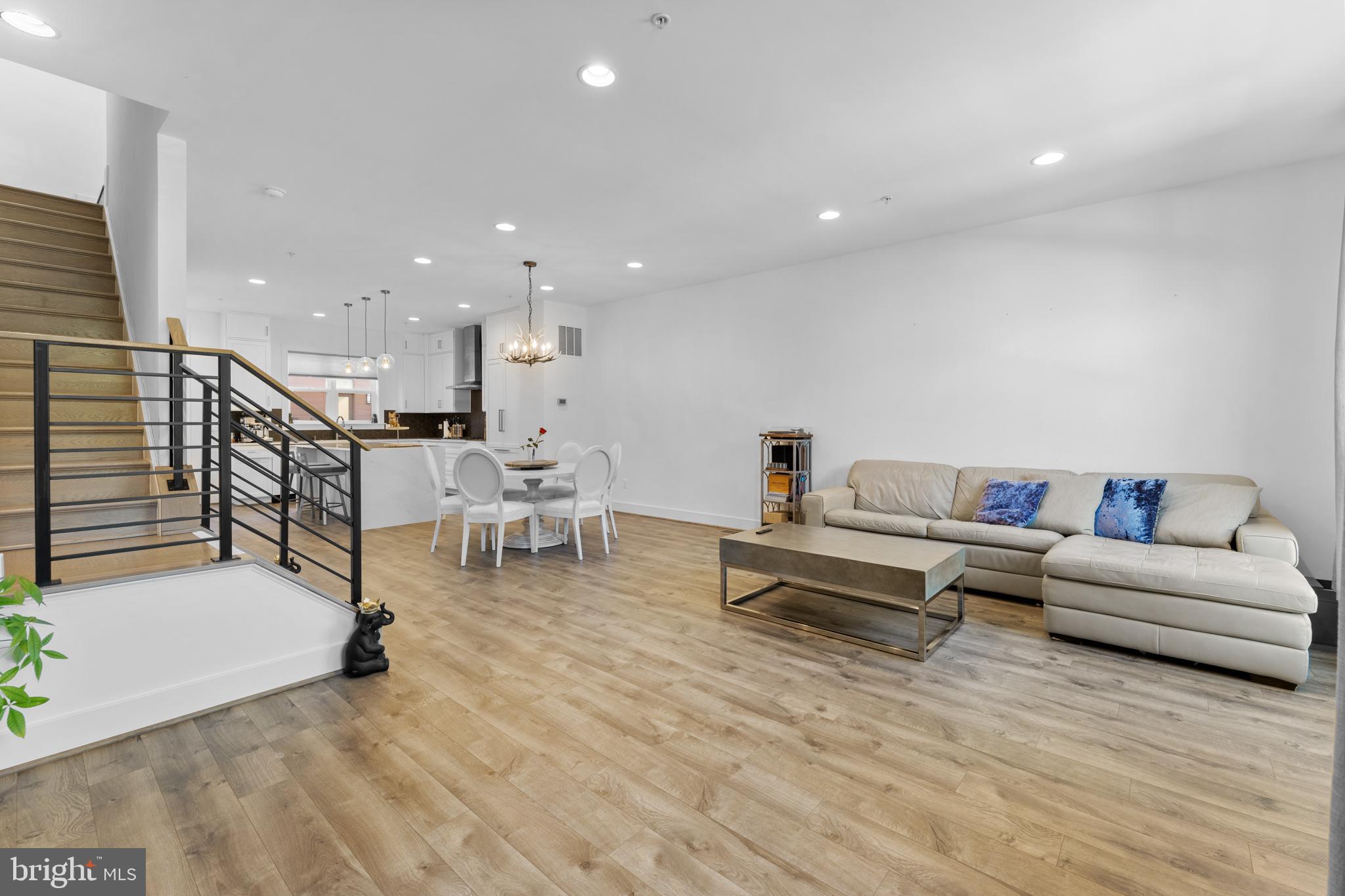 TOWER OAKS - Residential