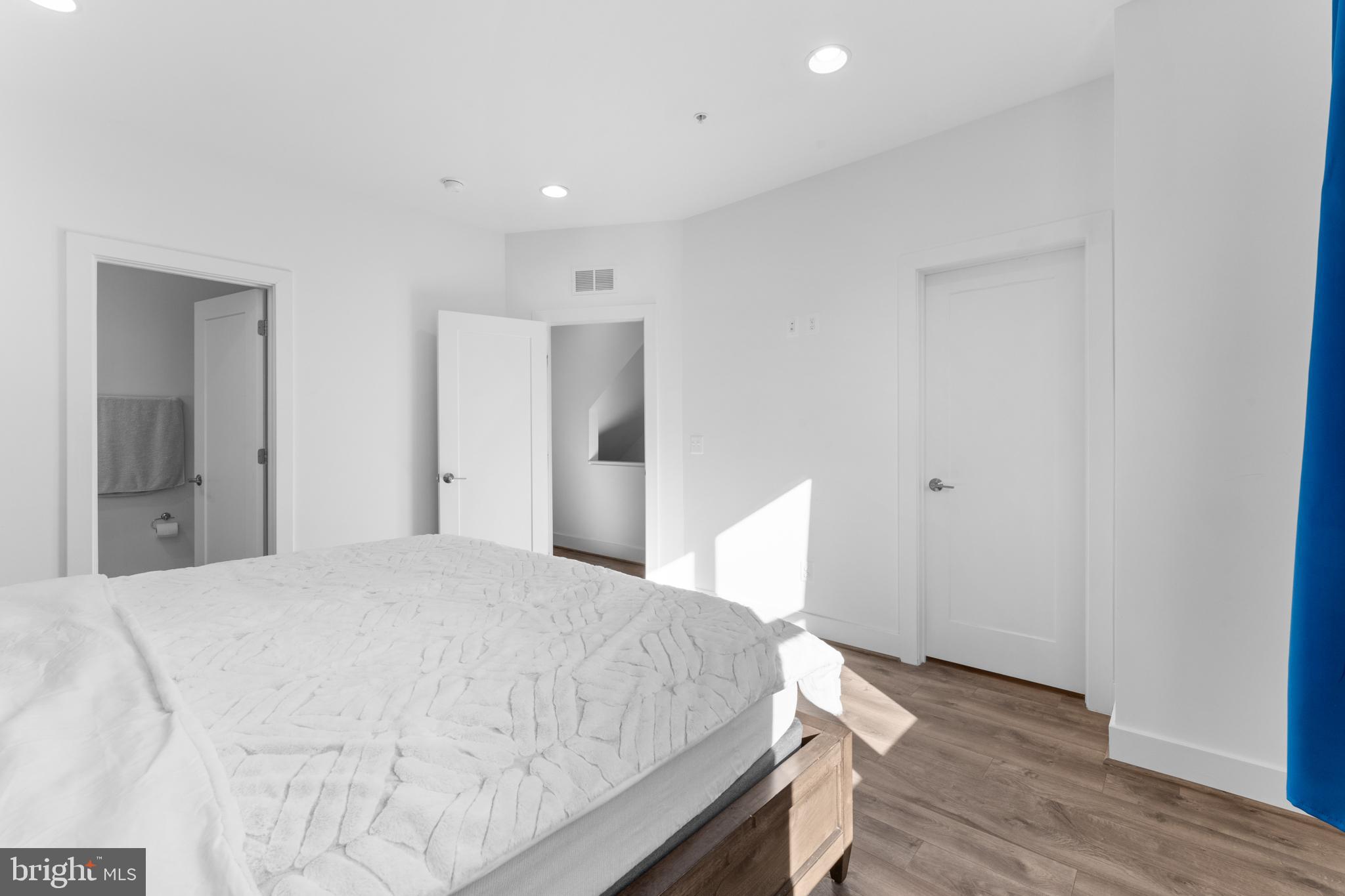 TOWER OAKS - Residential