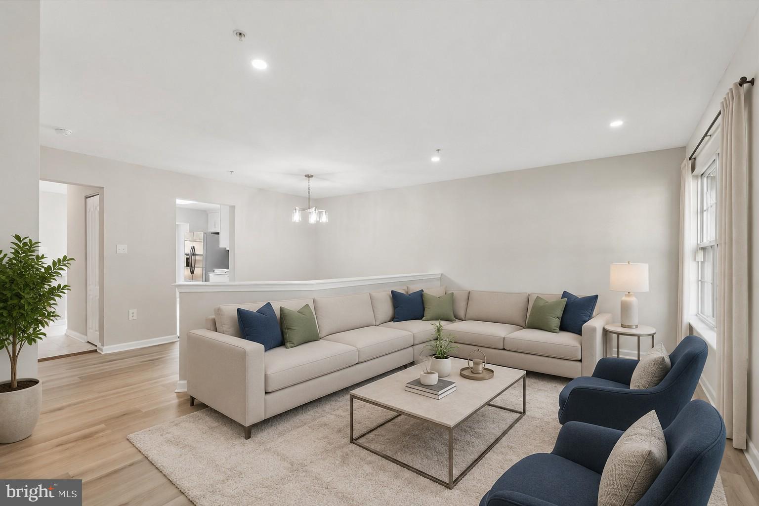 SOUTH HAMPTON - Residential