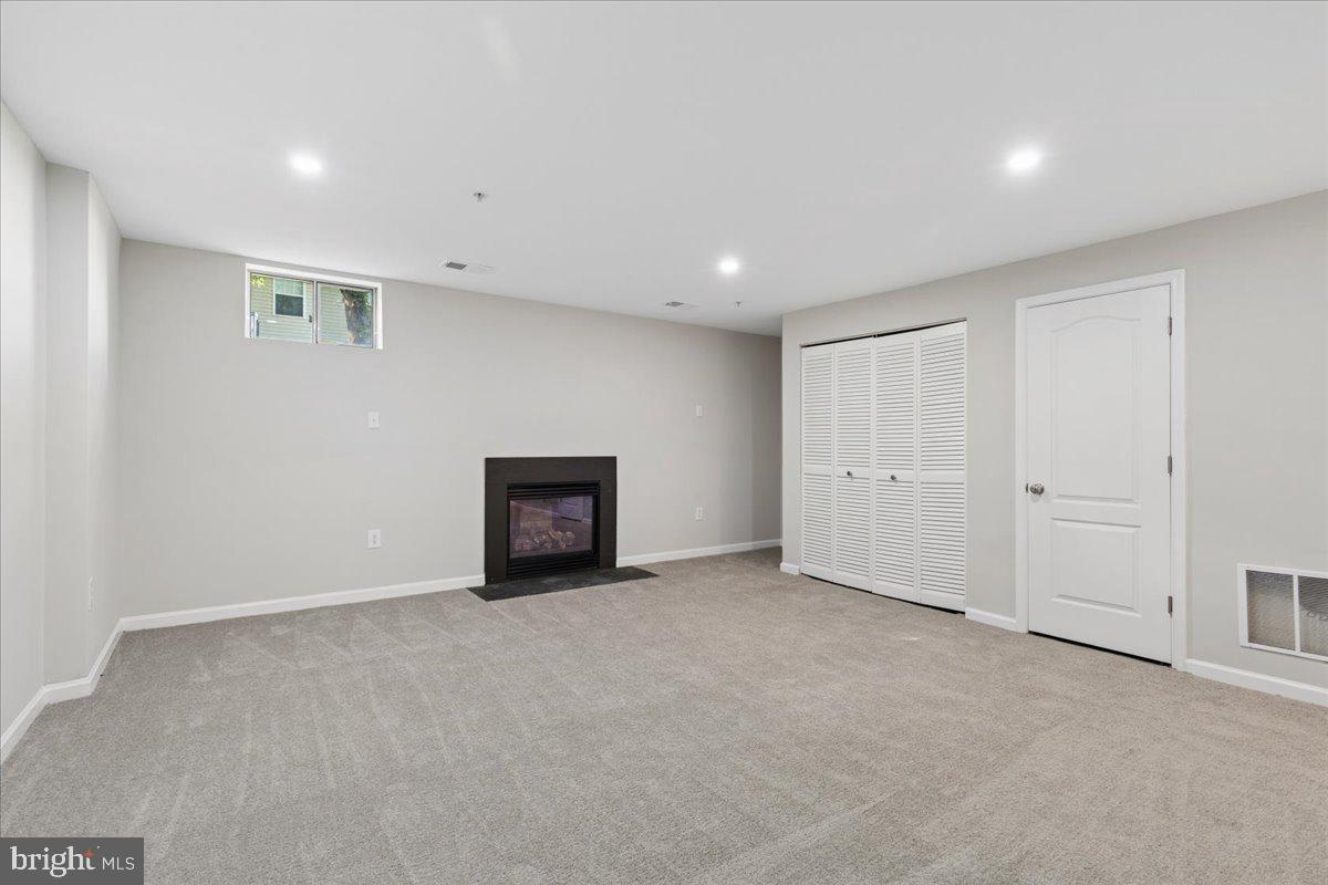 SOUTH HAMPTON - Residential