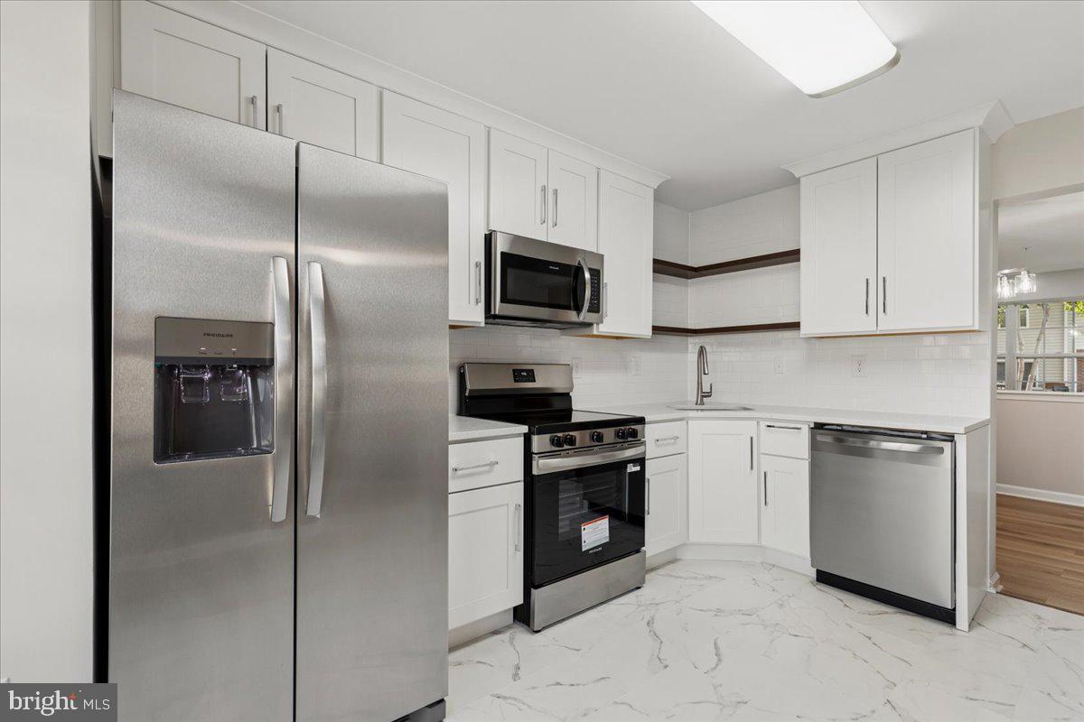 SOUTH HAMPTON - Residential