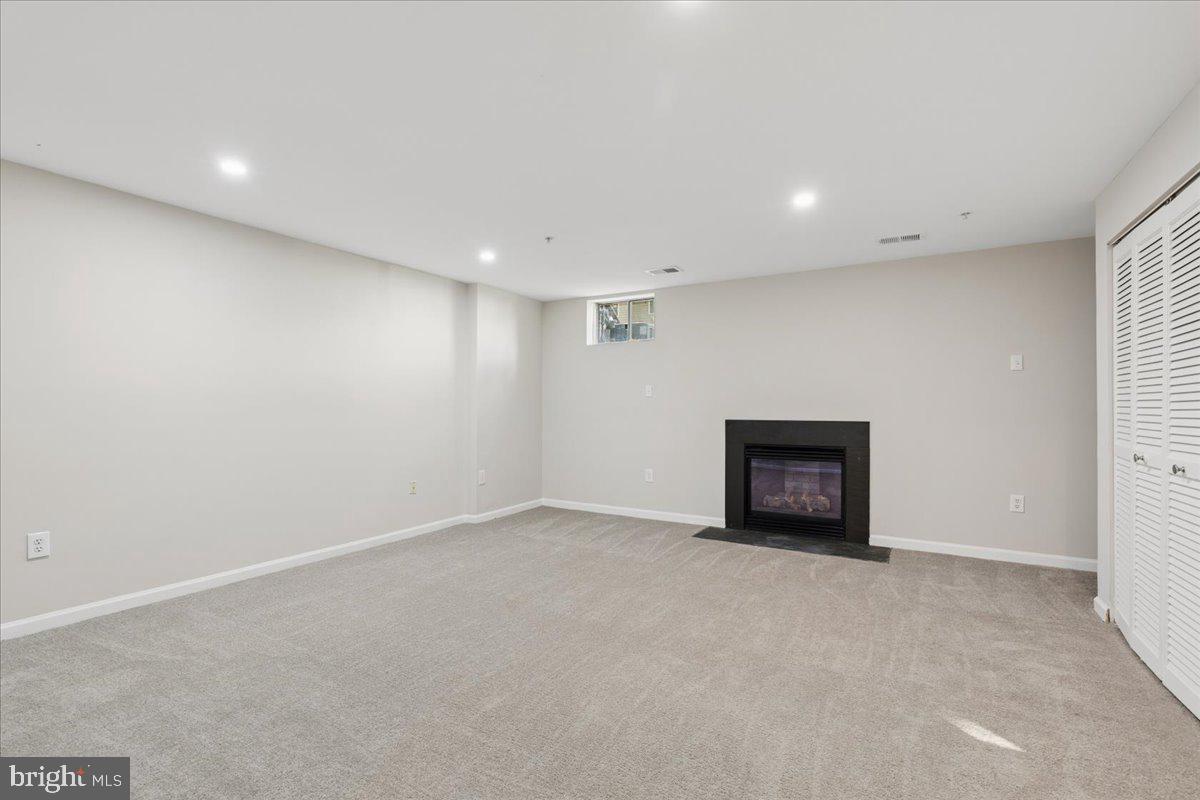 SOUTH HAMPTON - Residential