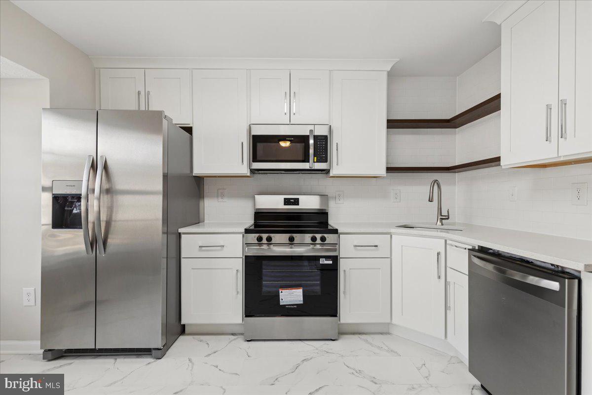 SOUTH HAMPTON - Residential