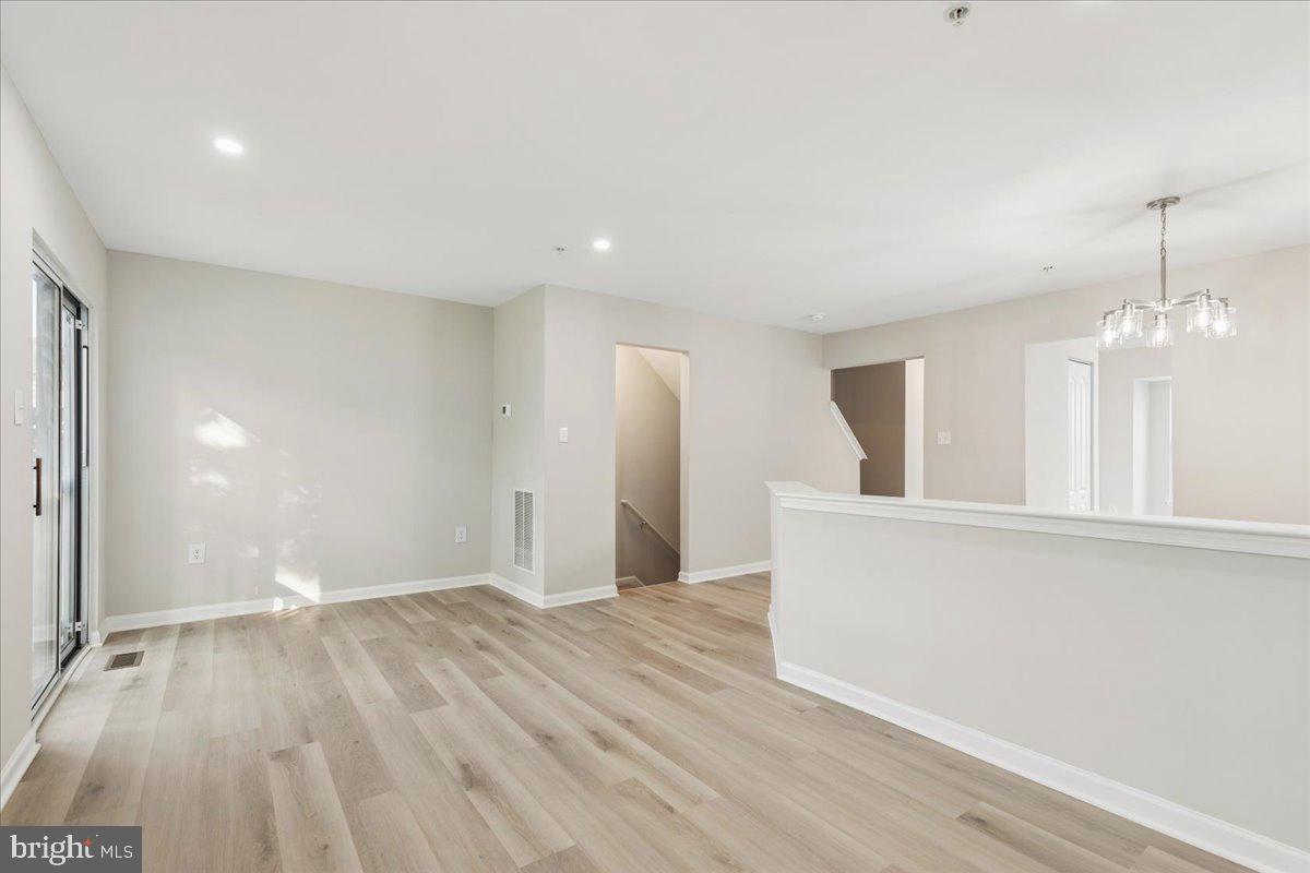 SOUTH HAMPTON - Residential