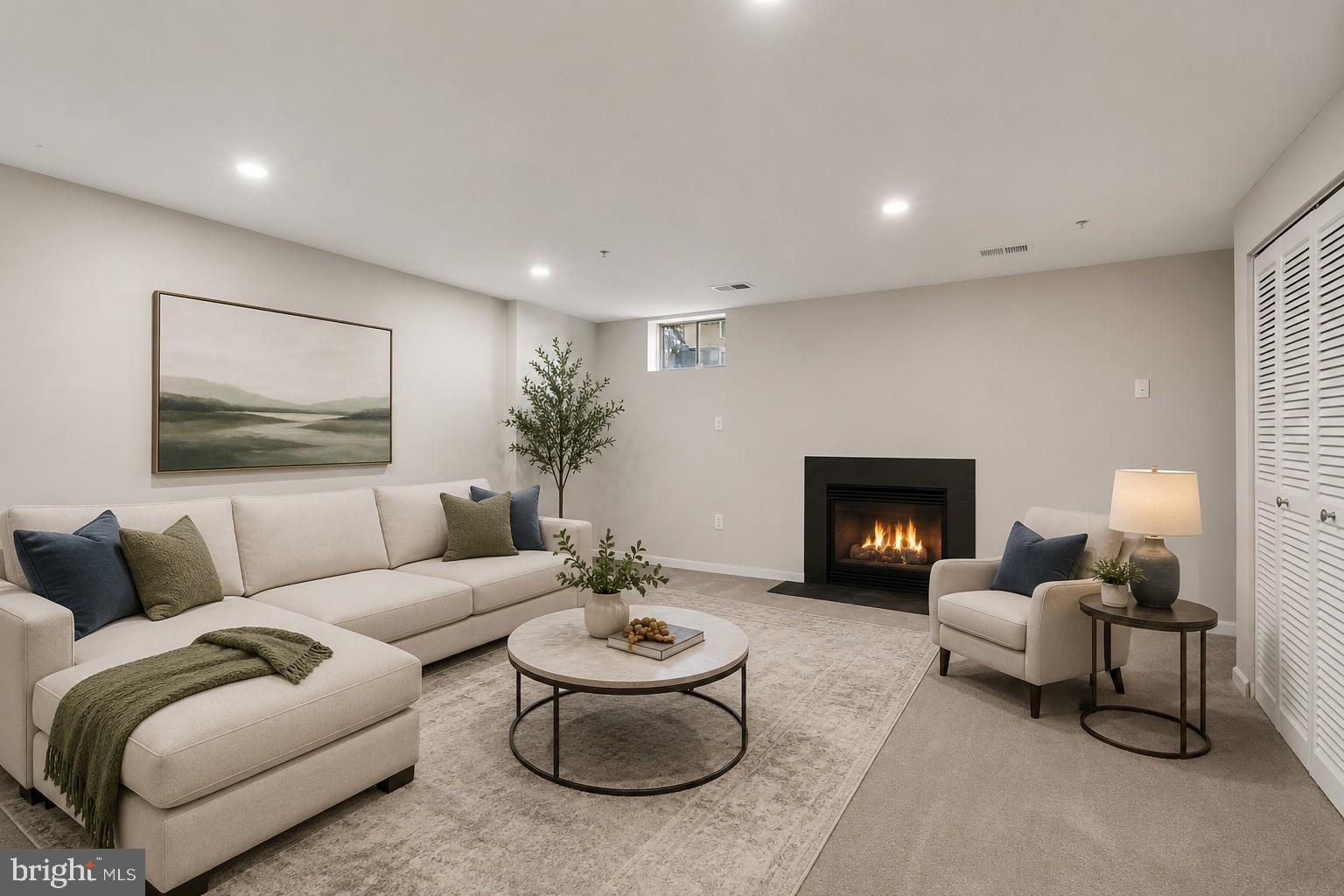SOUTH HAMPTON - Residential