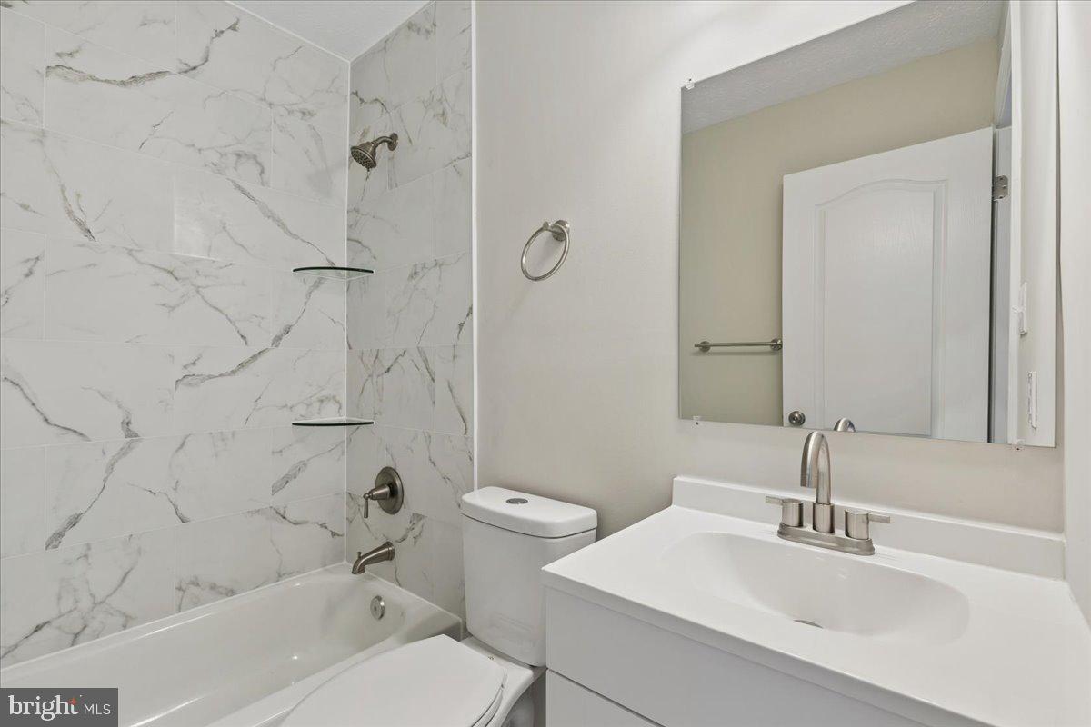 SOUTH HAMPTON - Residential