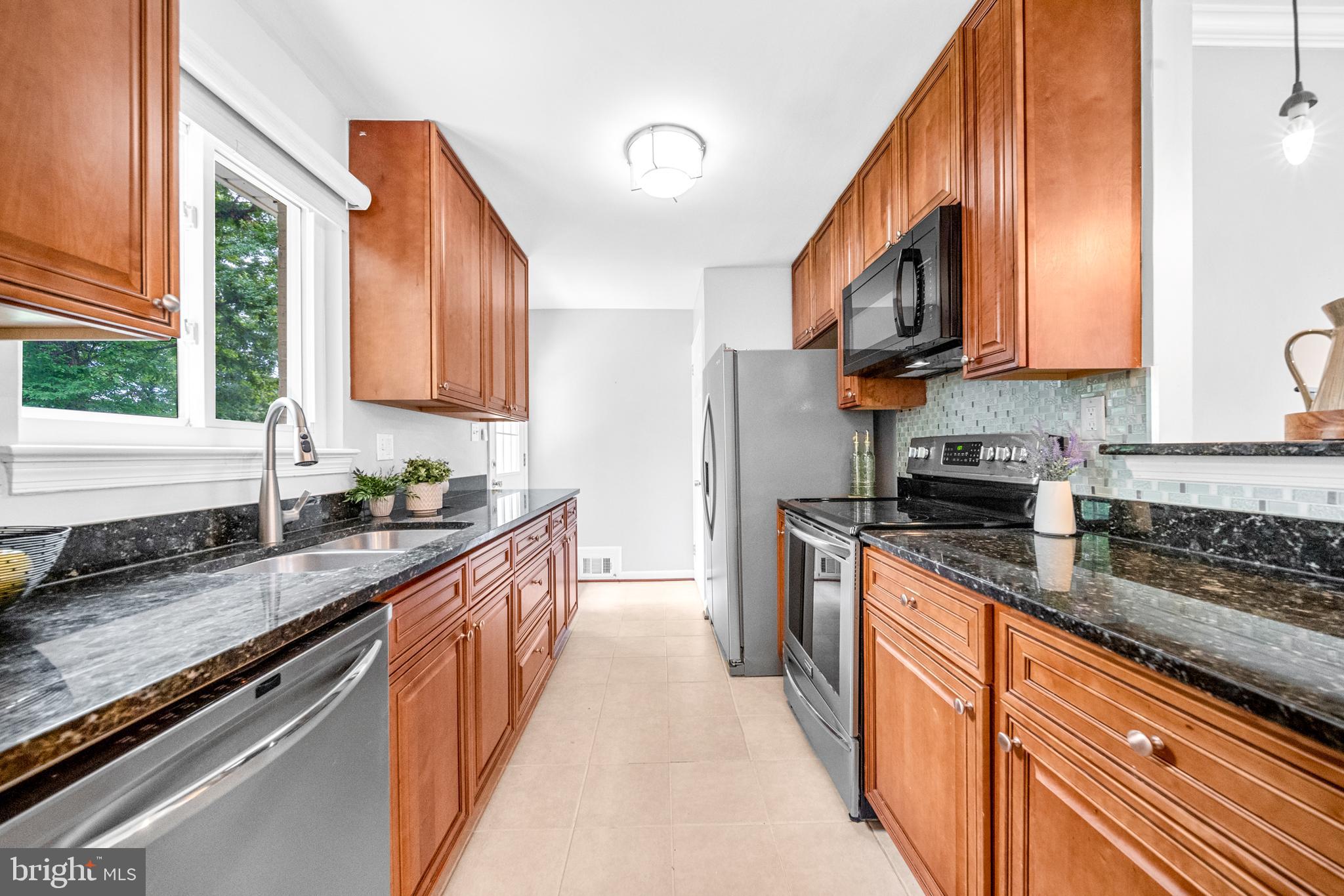 BROYHILL PARK - Residential