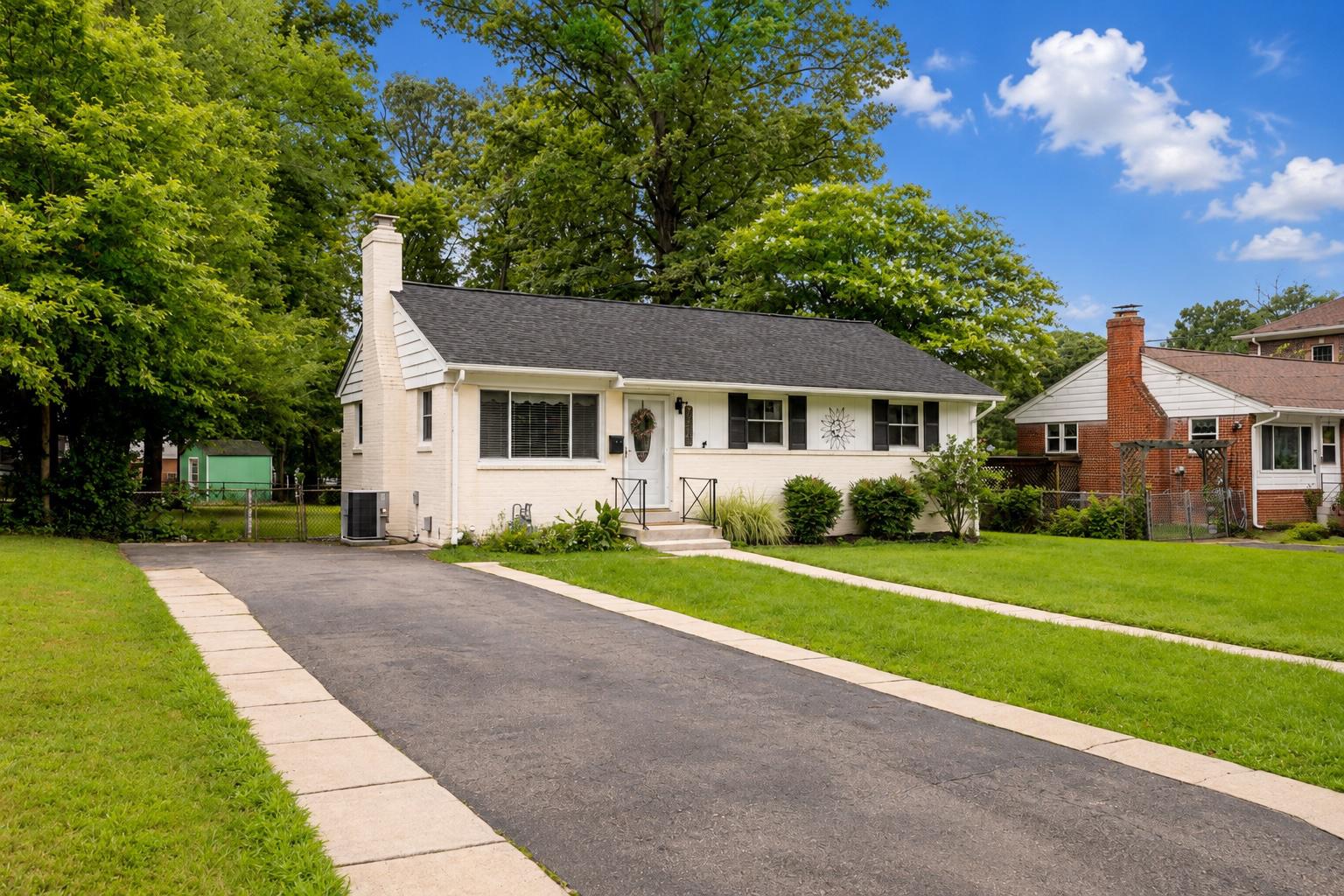 BROYHILL PARK - Residential