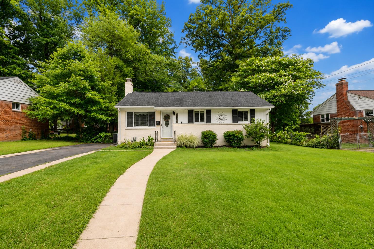 BROYHILL PARK - Residential