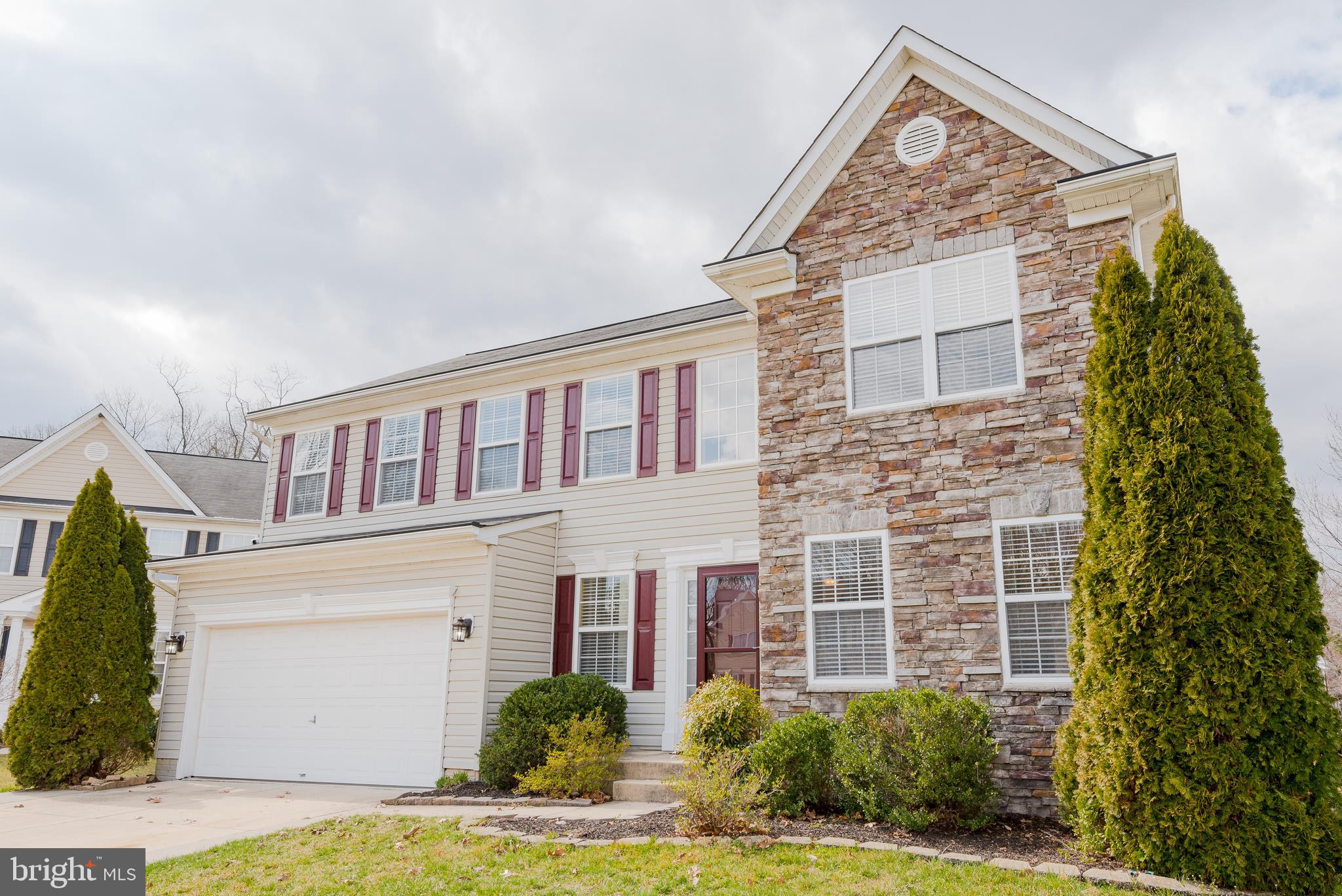 ****Beautiful Colonial **** Just Listed **** * Move in ready!! Spacious home with all the bells and whistles. 4  large bedrooms, 3 1/2 baths, finished basement with full bath , Family Room with gas fireplace, updated kitchen with granite , SS appliances and breakfast area leading to screened porch. Truly a must see !!