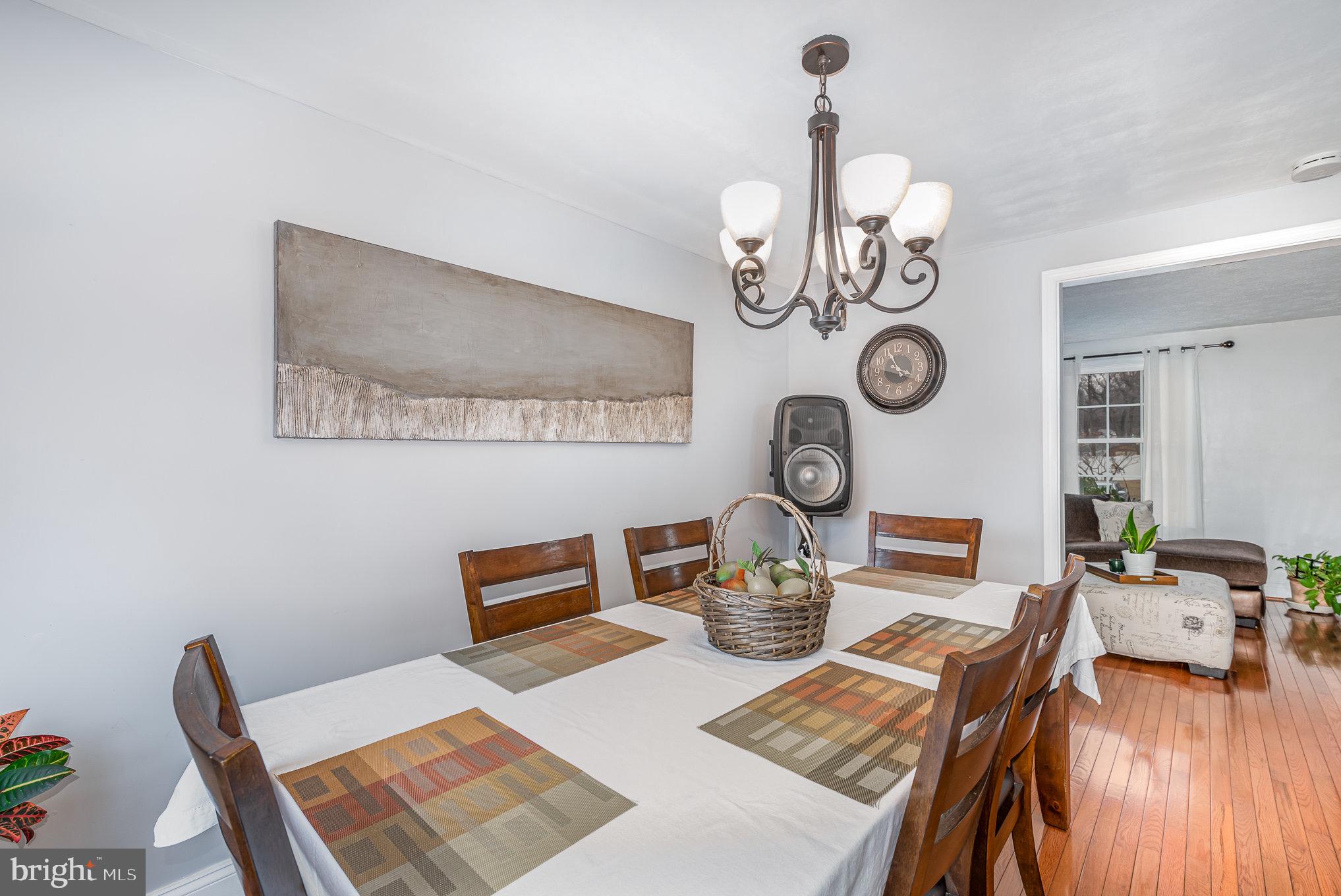 HALLFIELD MANOR - Residential