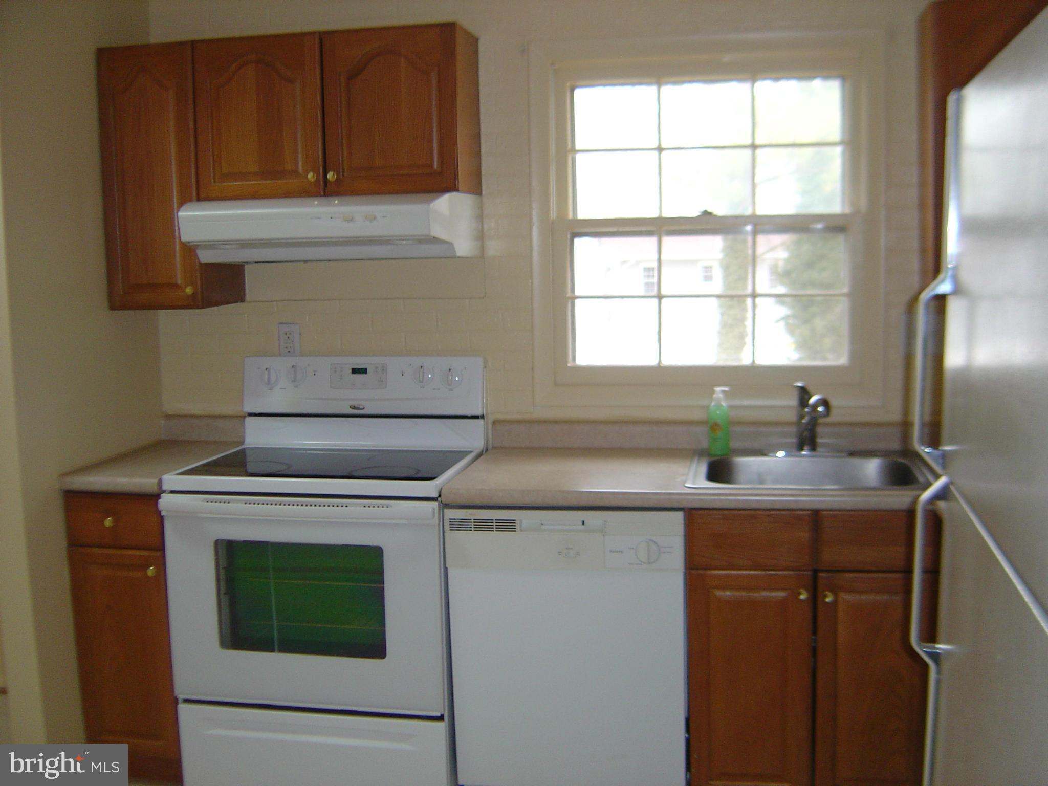 FOUR SEASONS ESTATES - Residential Lease