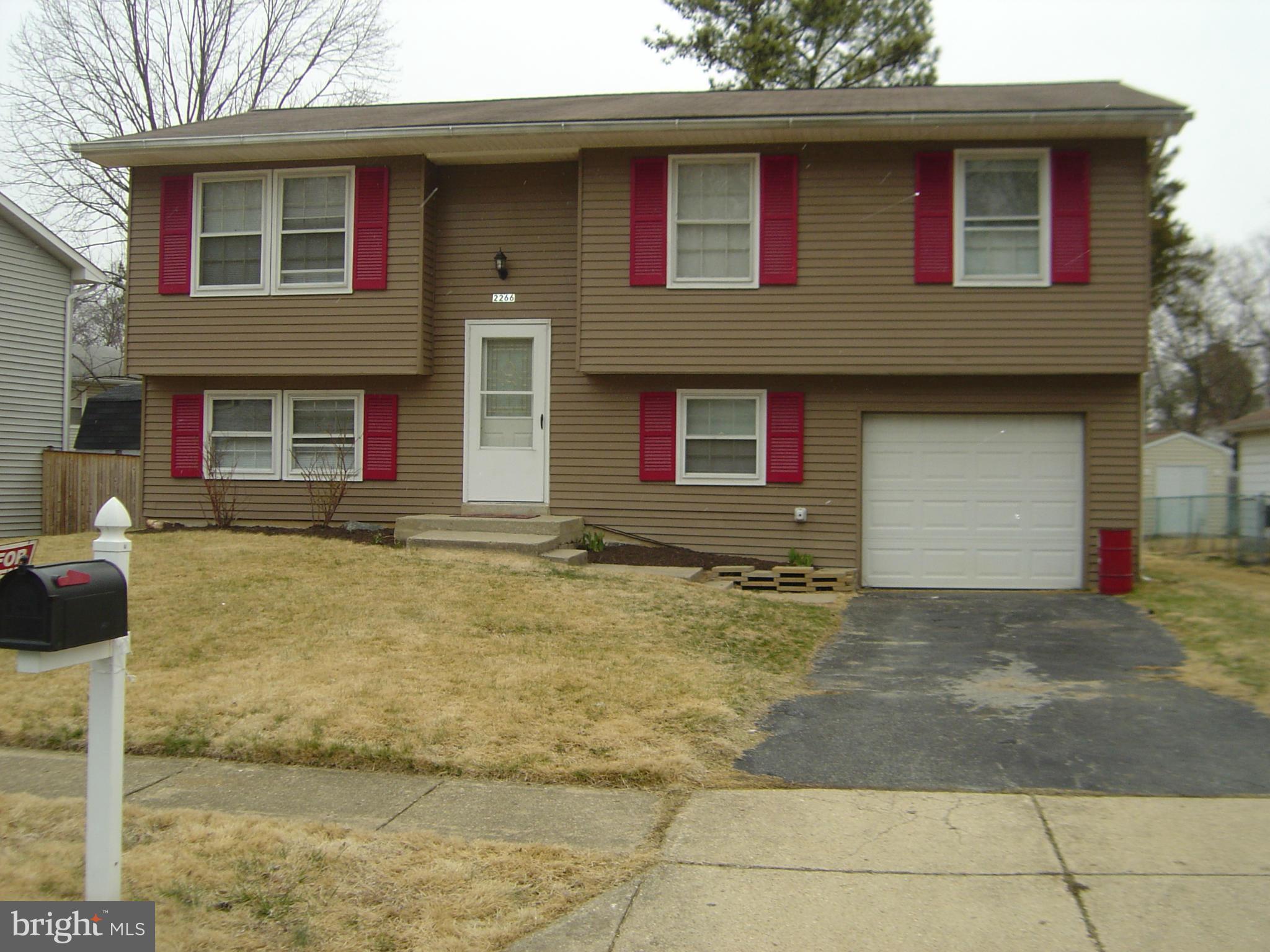 FOUR SEASONS ESTATES - Residential Lease