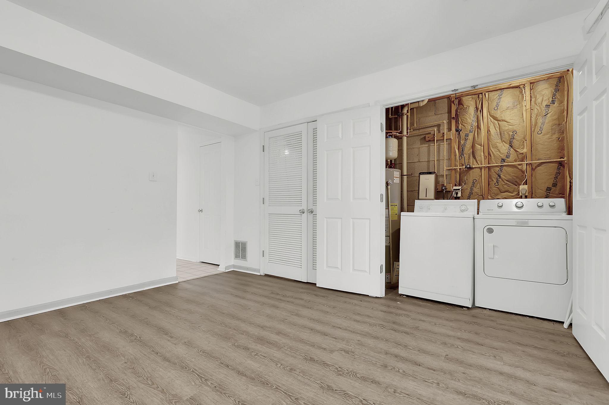 VILLAGE OF LONG REACH - Residential