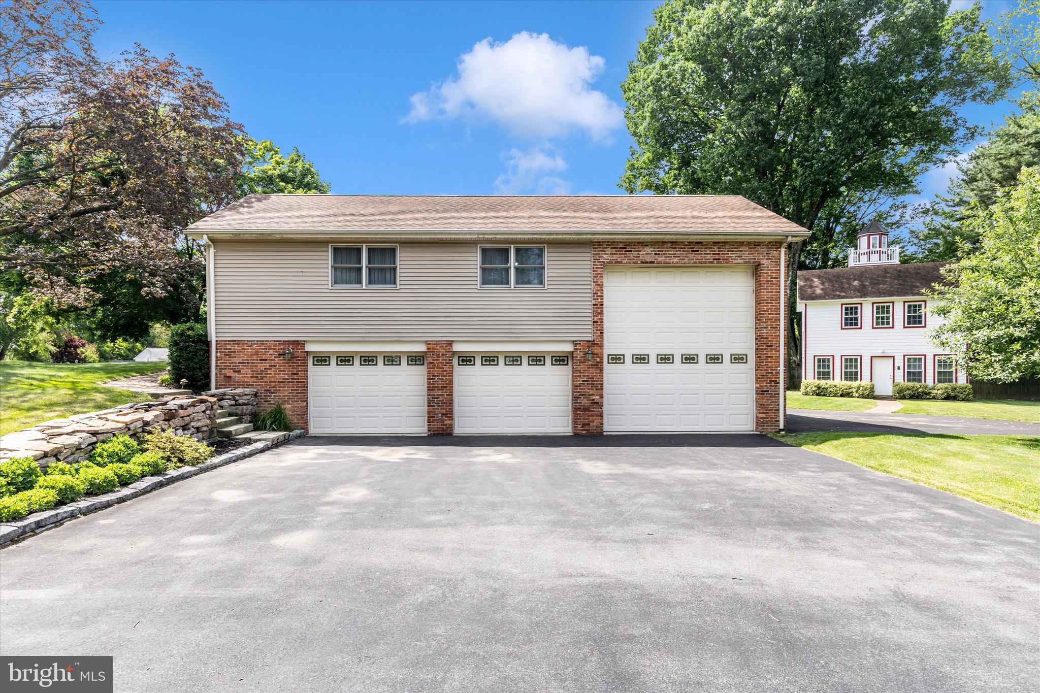 MEADOWBROOK ESTATES - Residential