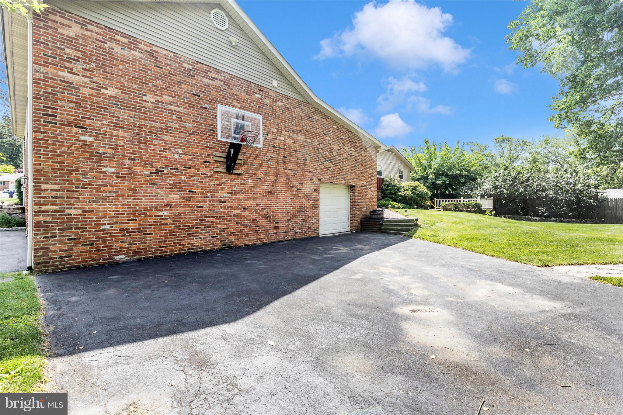MEADOWBROOK ESTATES - Residential