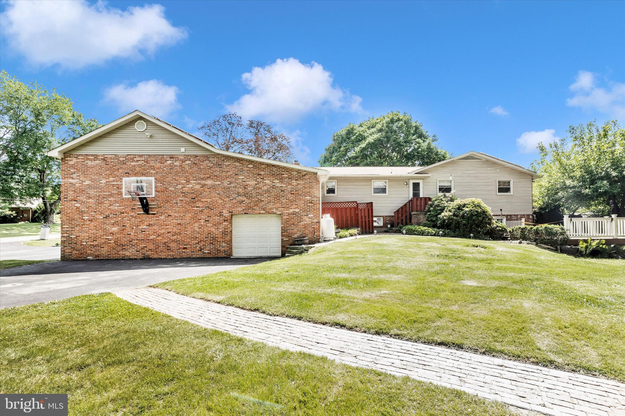 MEADOWBROOK ESTATES - Residential