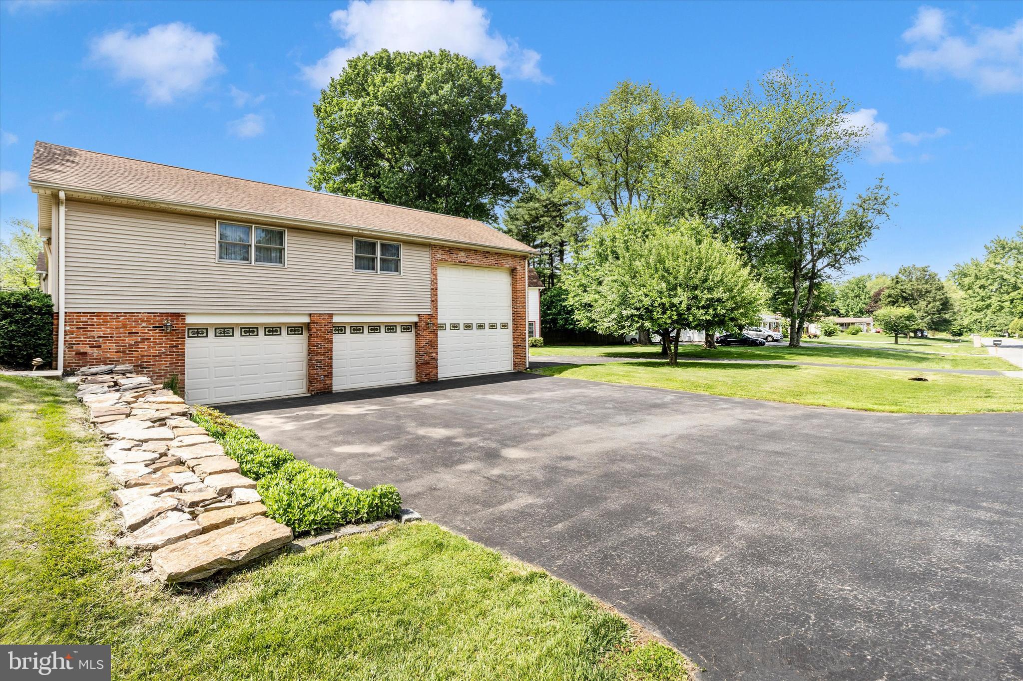MEADOWBROOK ESTATES - Residential