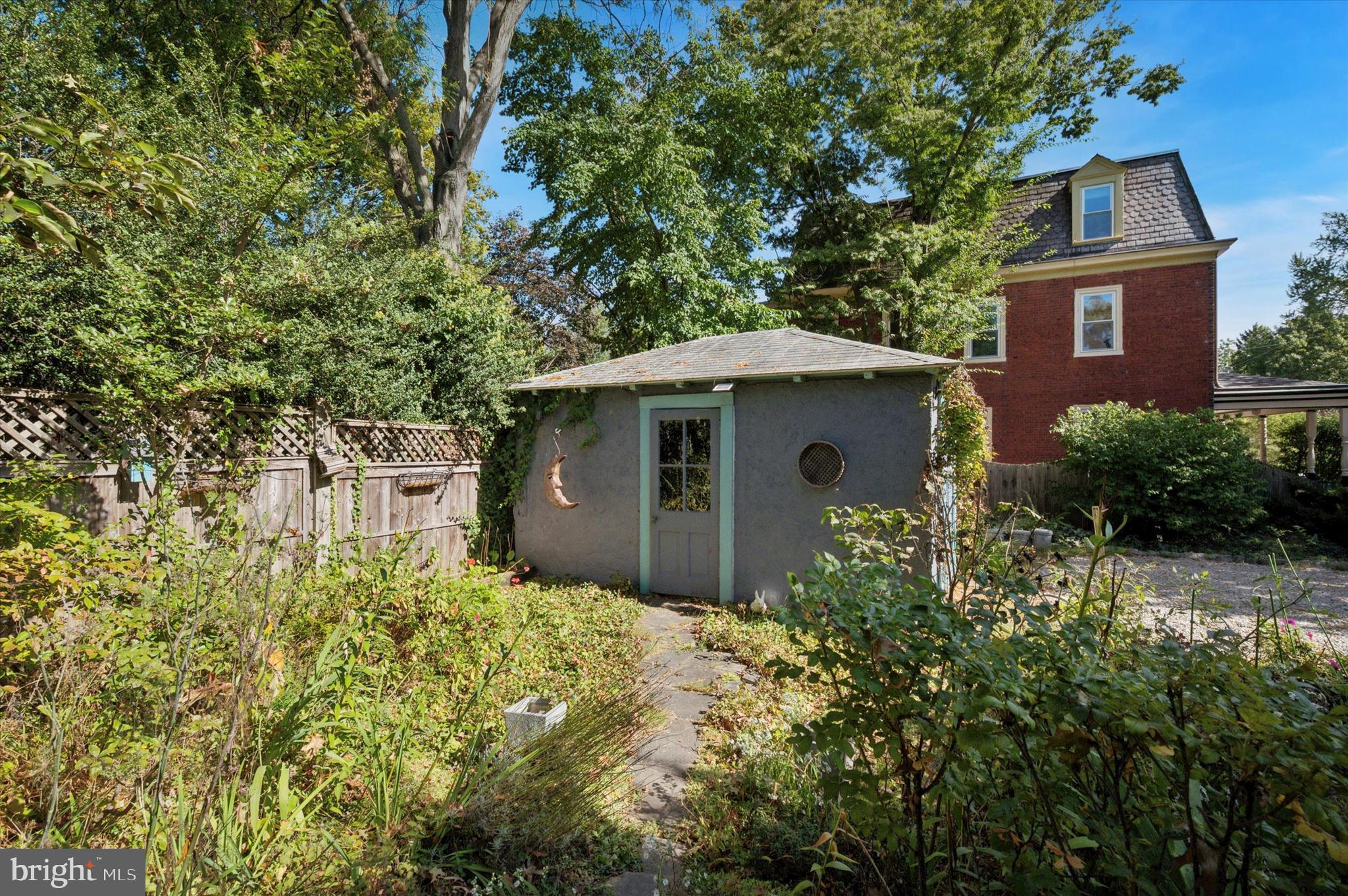 CHESTNUT HILL - Residential