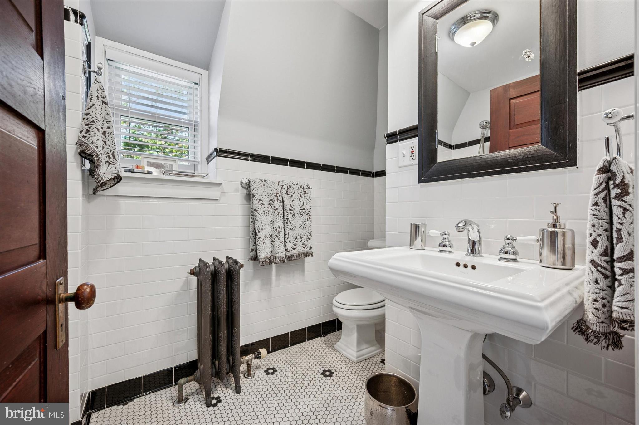 CHESTNUT HILL - Residential