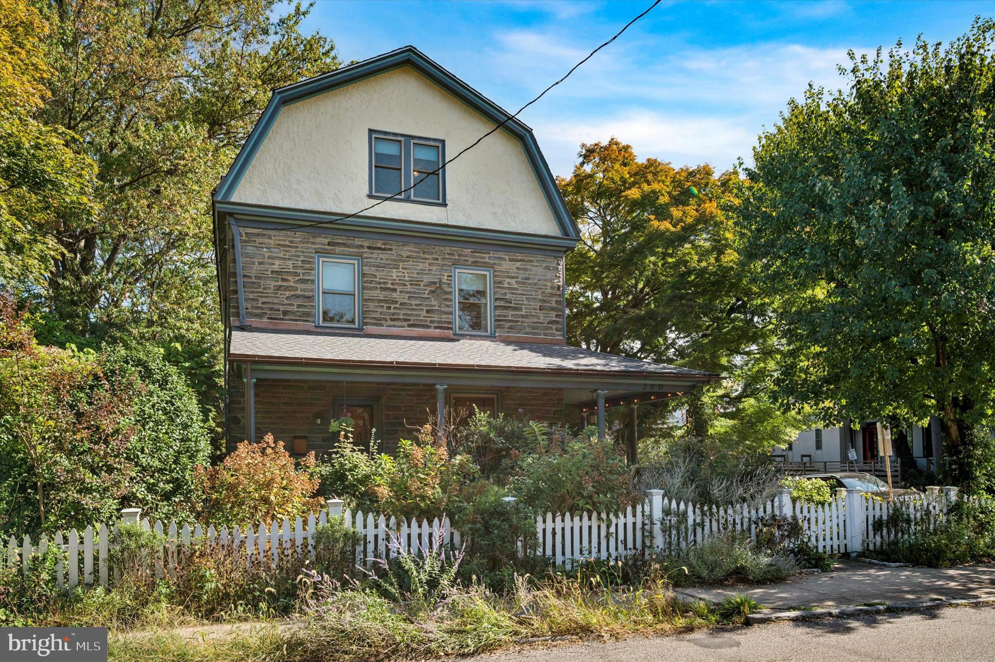 CHESTNUT HILL - Residential