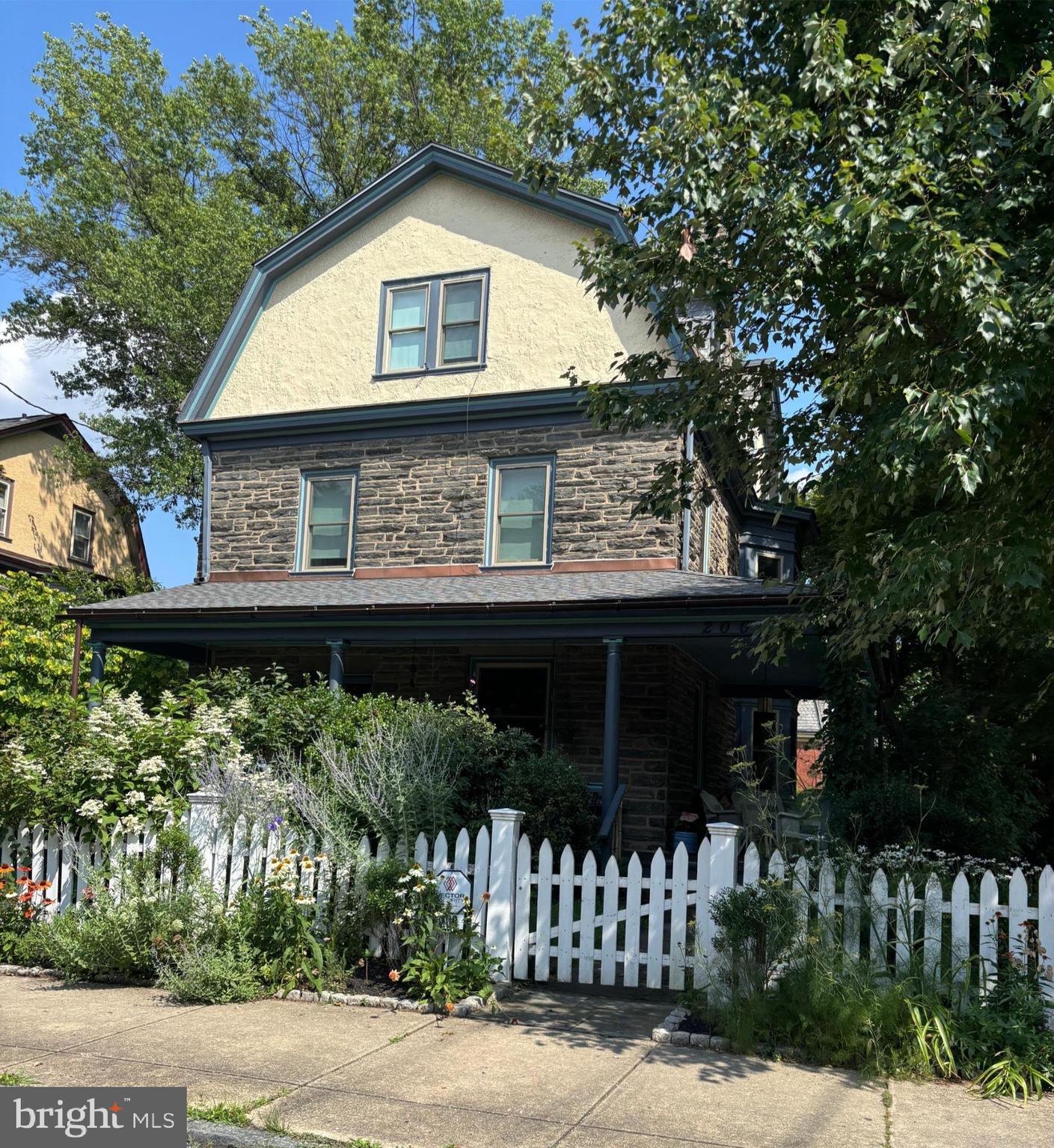 CHESTNUT HILL - Residential